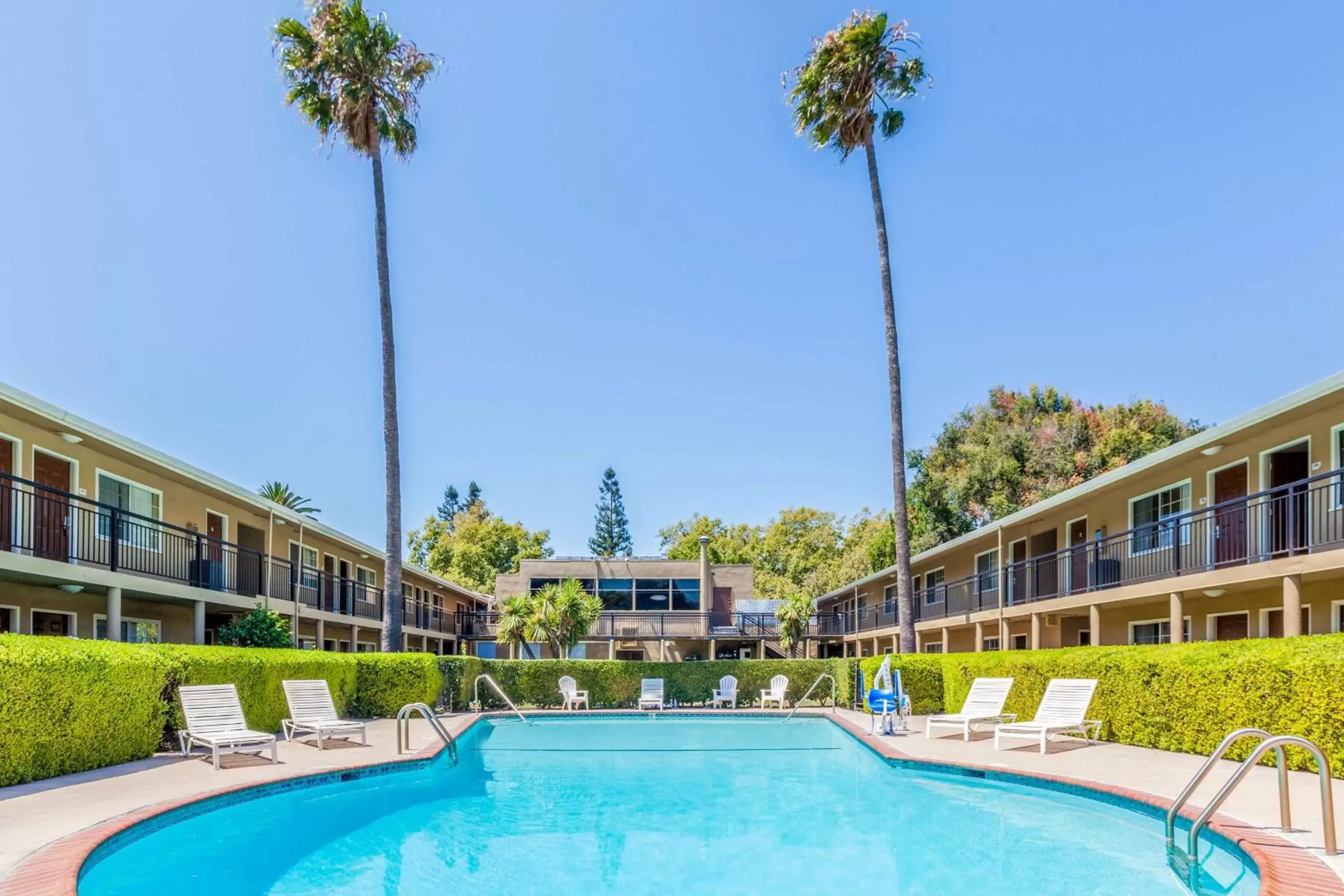 Pool view, Property Building in Hotel Rose Garden