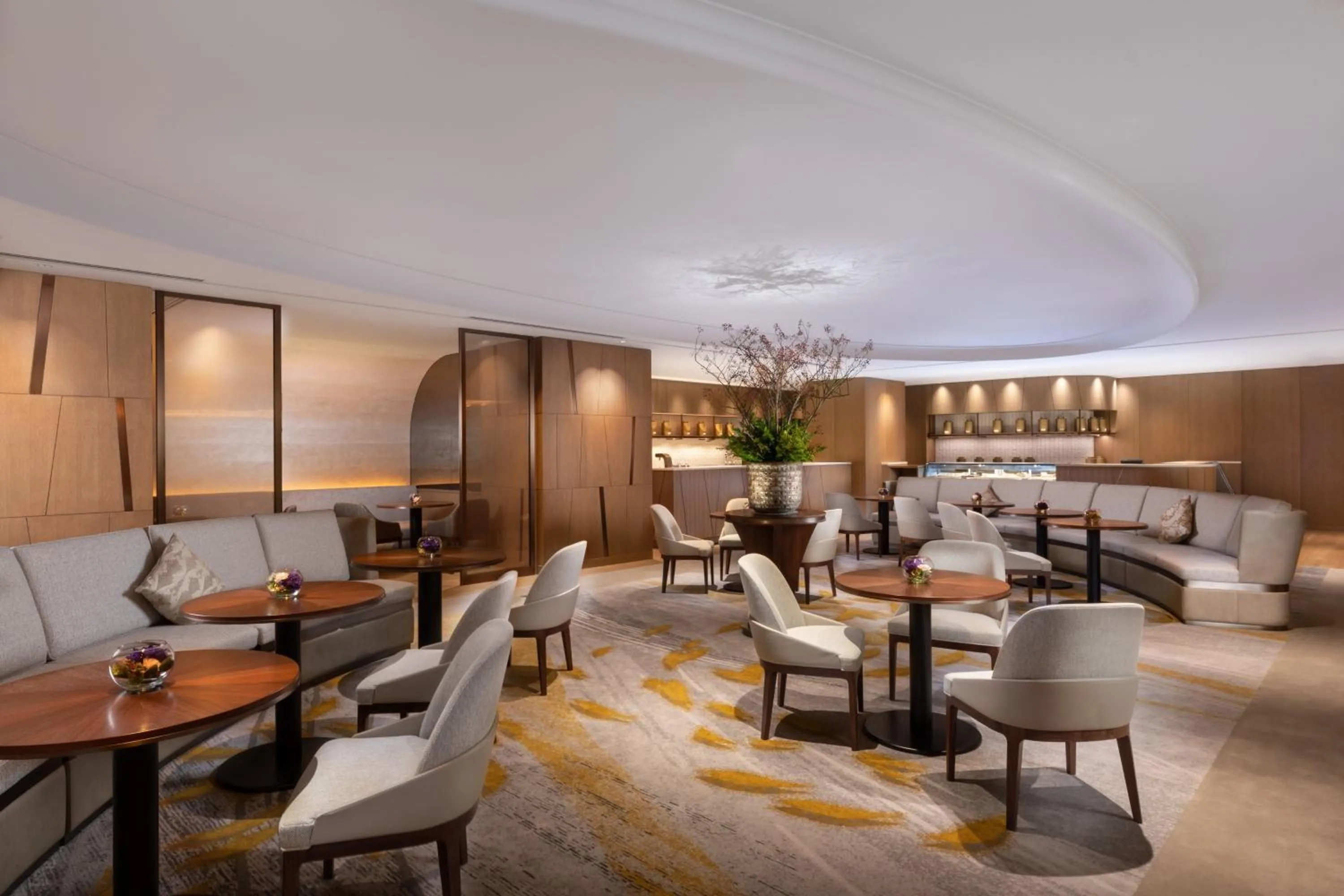 Lounge or bar in The Westin Miyako Kyoto