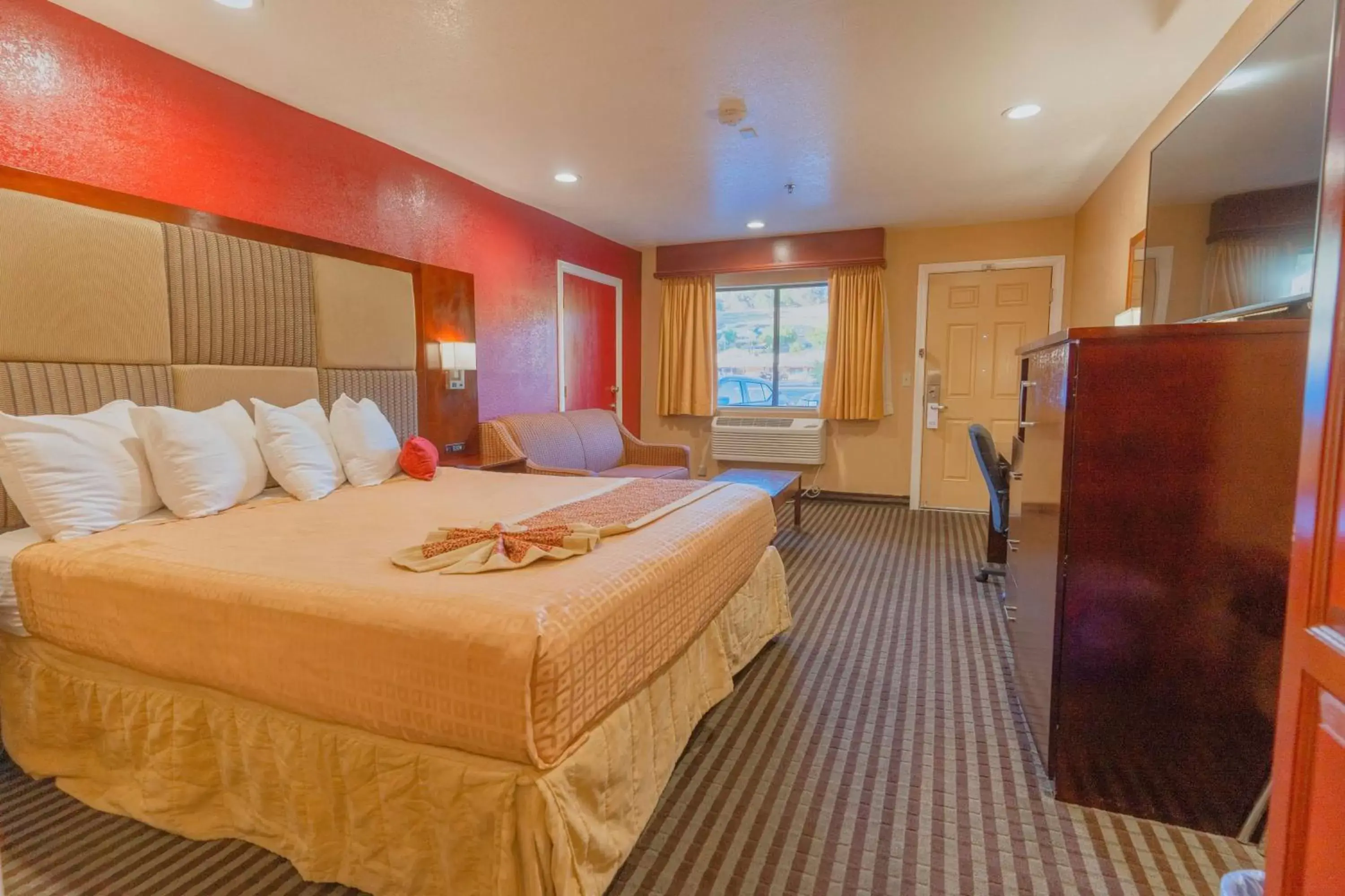 Bedroom, Bed in Best Western Plus Yosemite Way Station