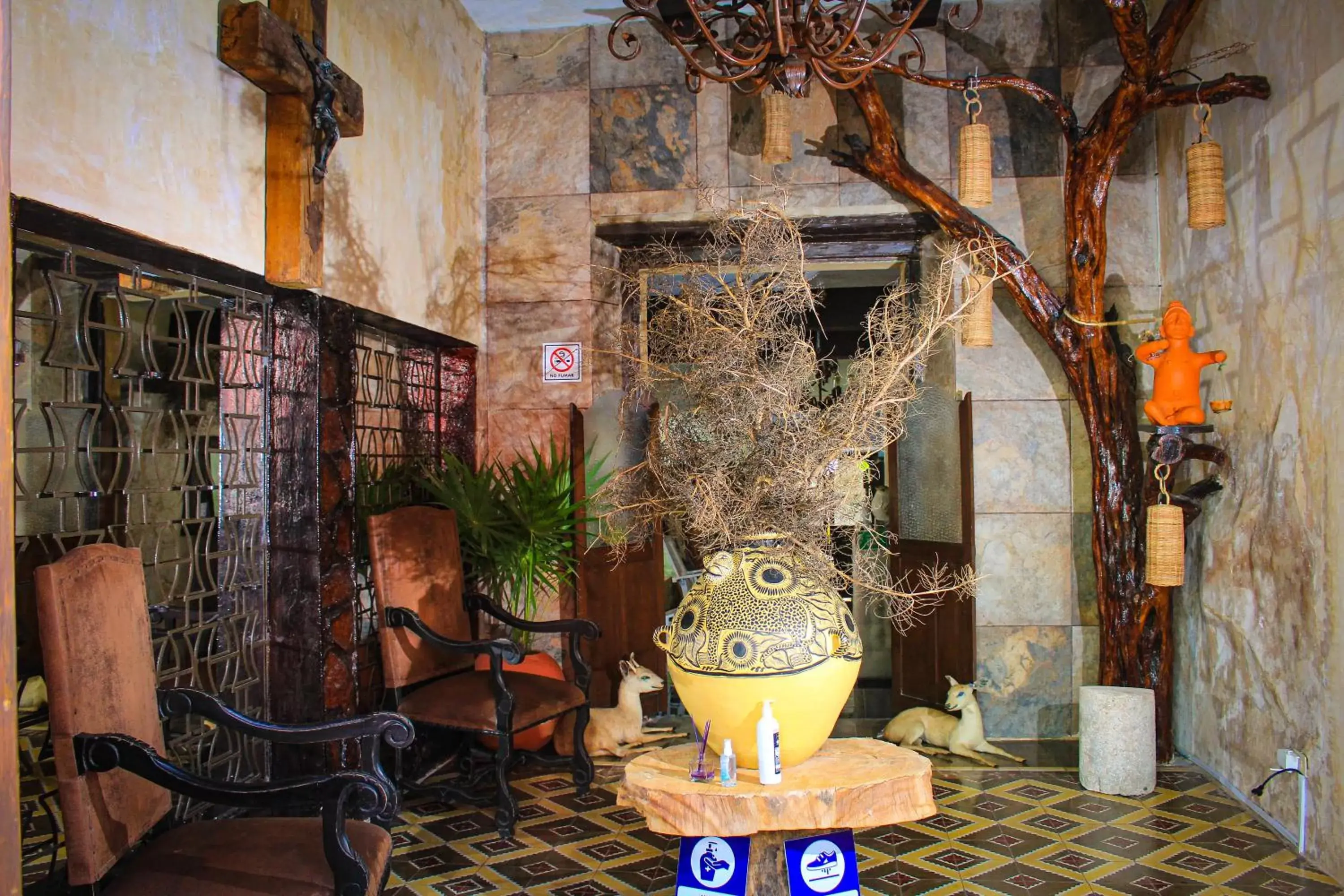 Lobby or reception in Casa Aluxes Hotel