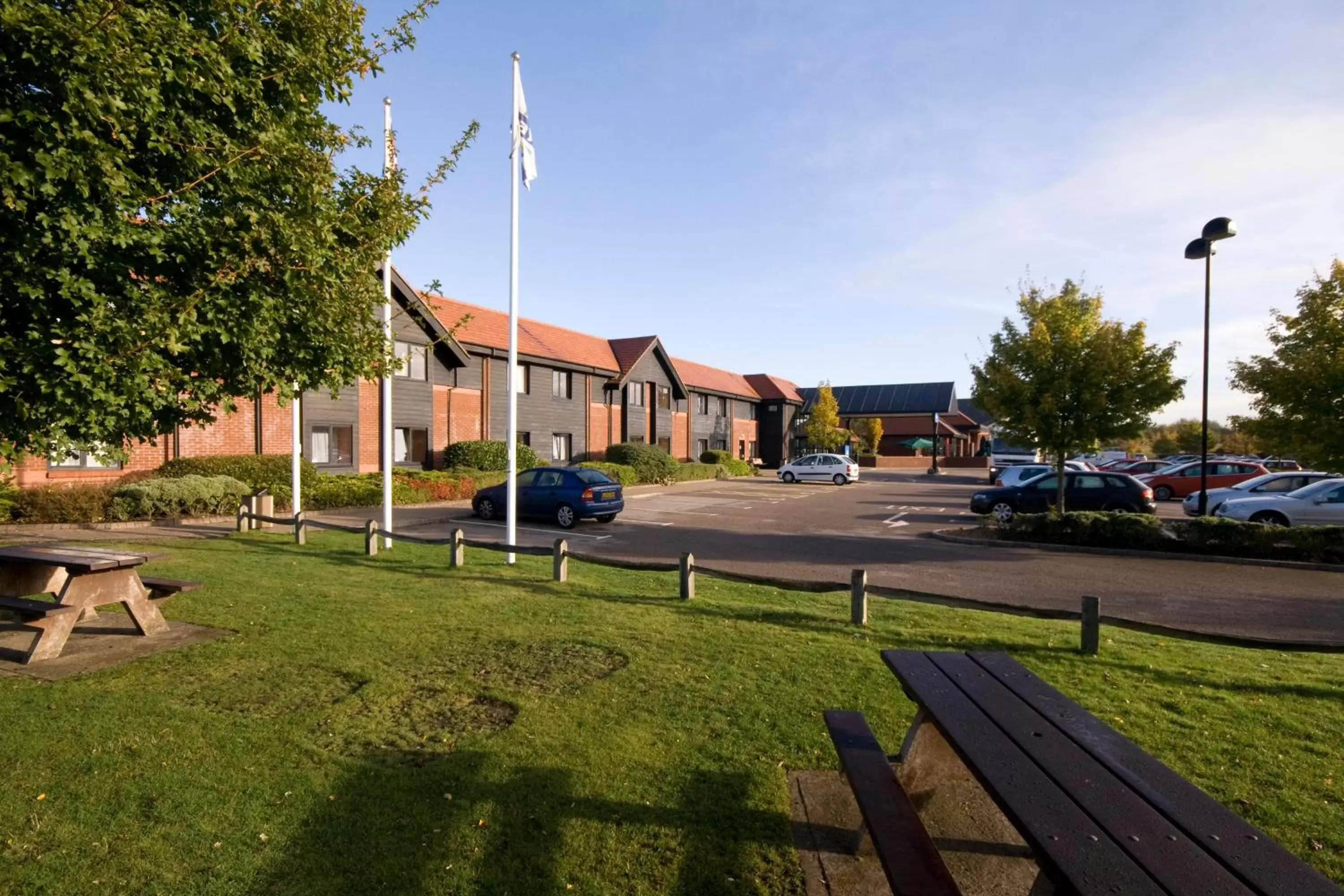 Facade/entrance in Days Inn Stevenage North