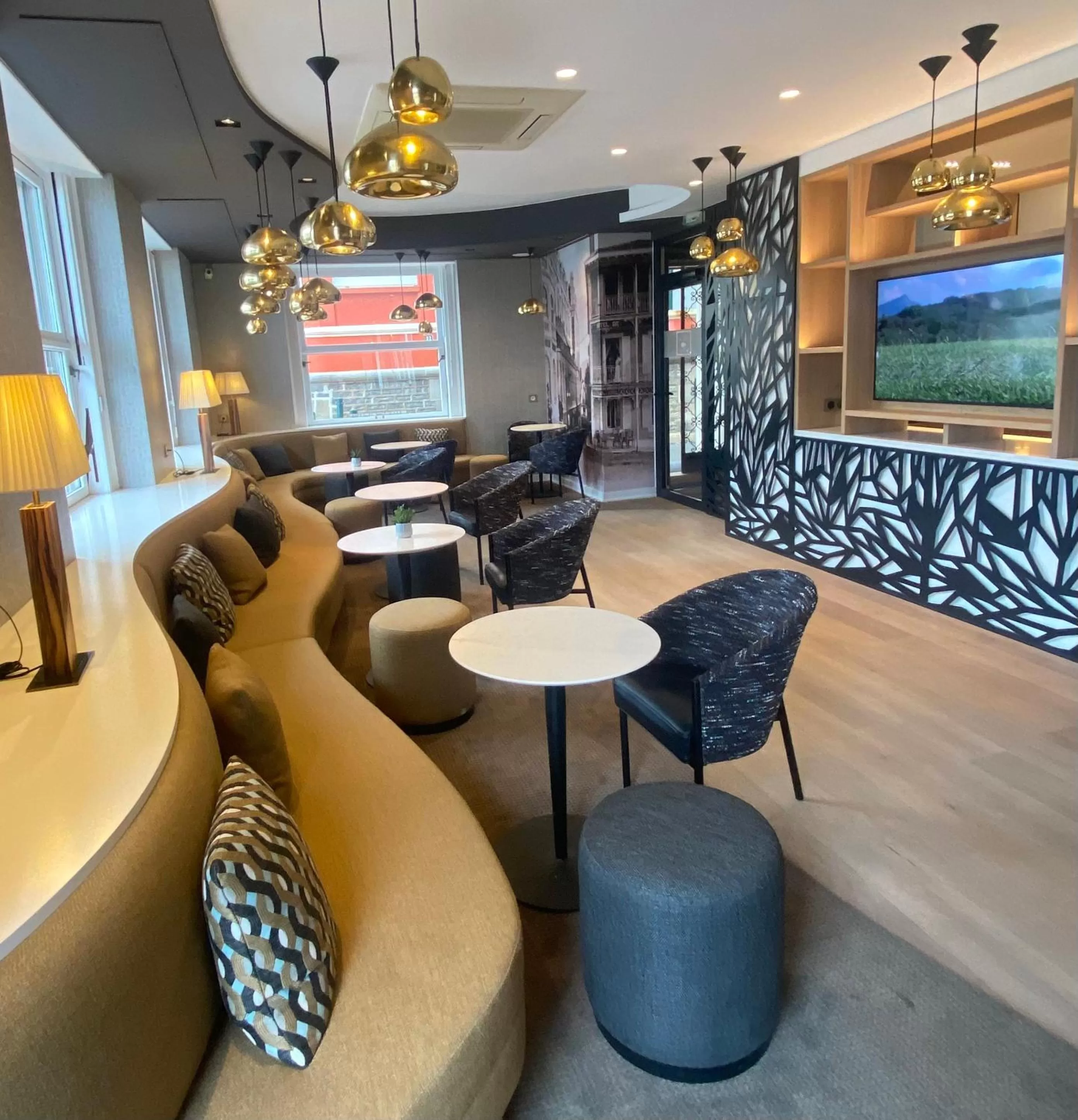 Communal lounge/ TV room in Hôtel de la Plage - Saint Jean de Luz