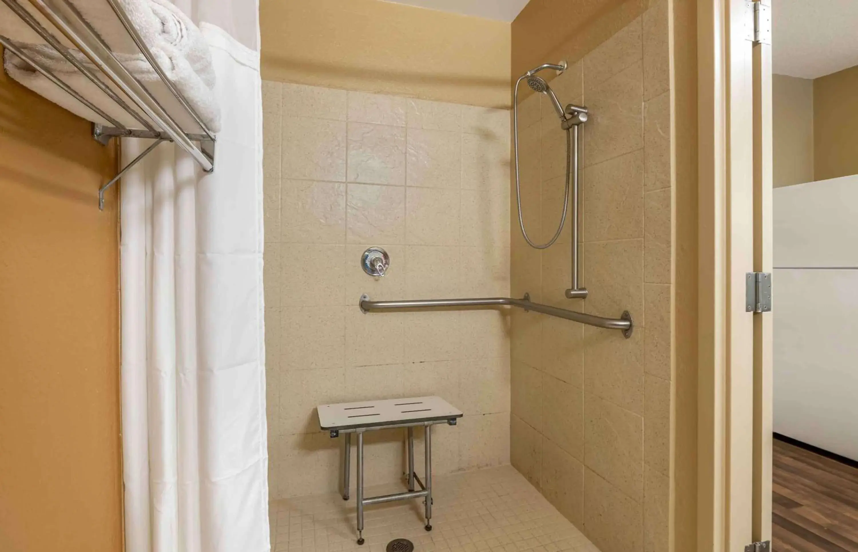 Bathroom in Extended Stay America Suites - Gainesville - I-75