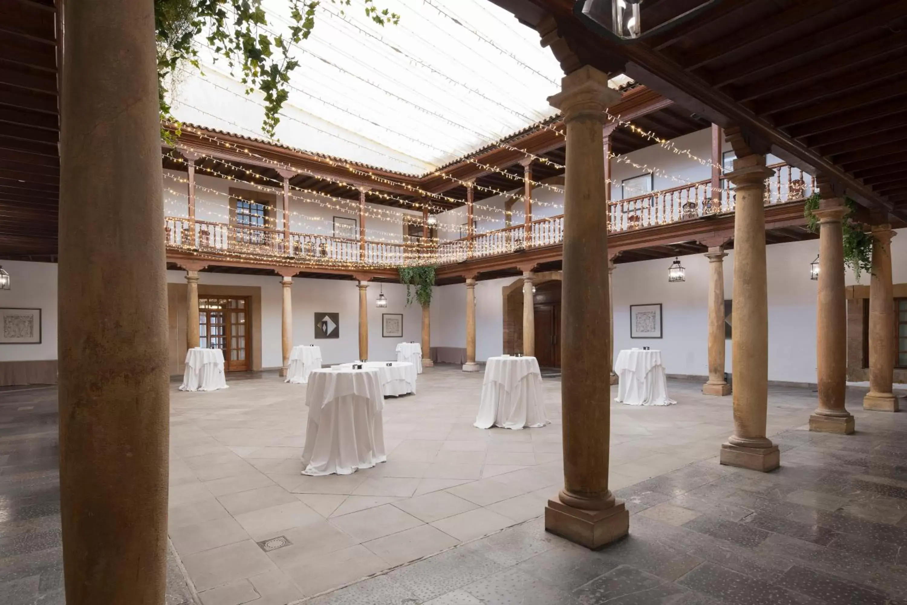 Patio, Banquet Facilities in Eurostars Hotel de la Reconquista