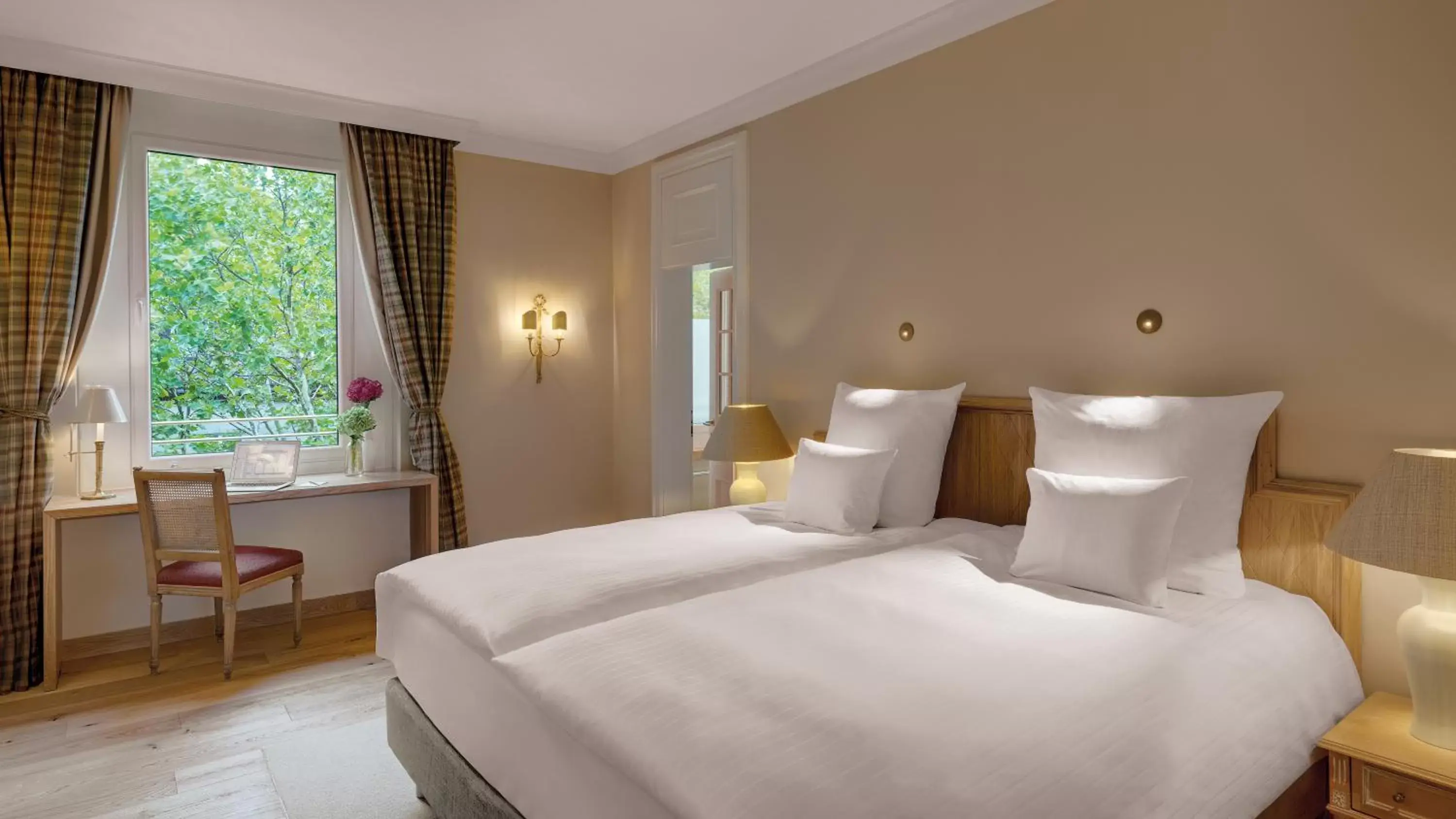 Photo of the whole room, Bed in Excelsior by Geisel Photo of the whole room, Bed in Excelsior by Geisel