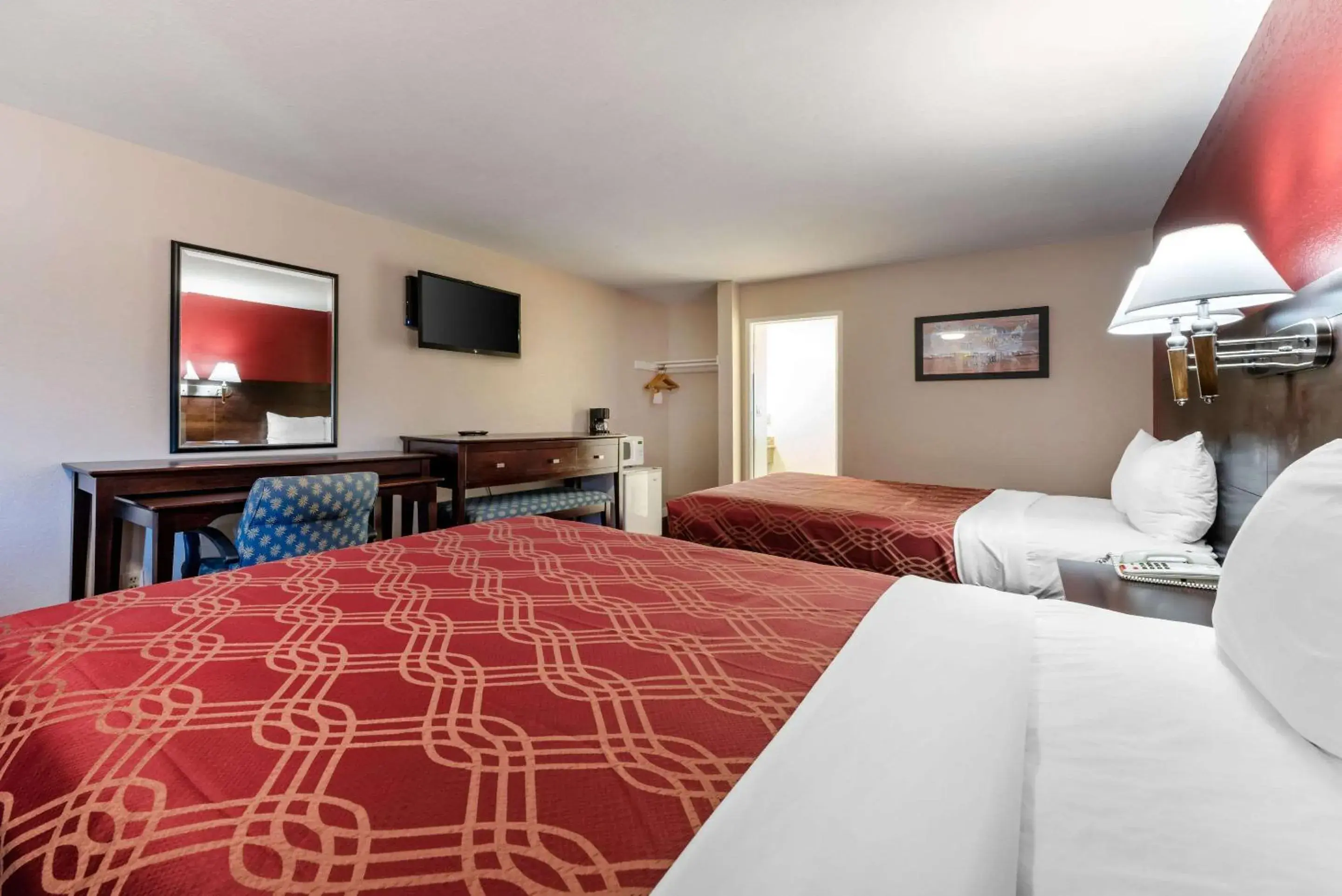 Photo of the whole room, Bed in Bay Breeze Inn Photo of the whole room, Bed in Bay Breeze Inn