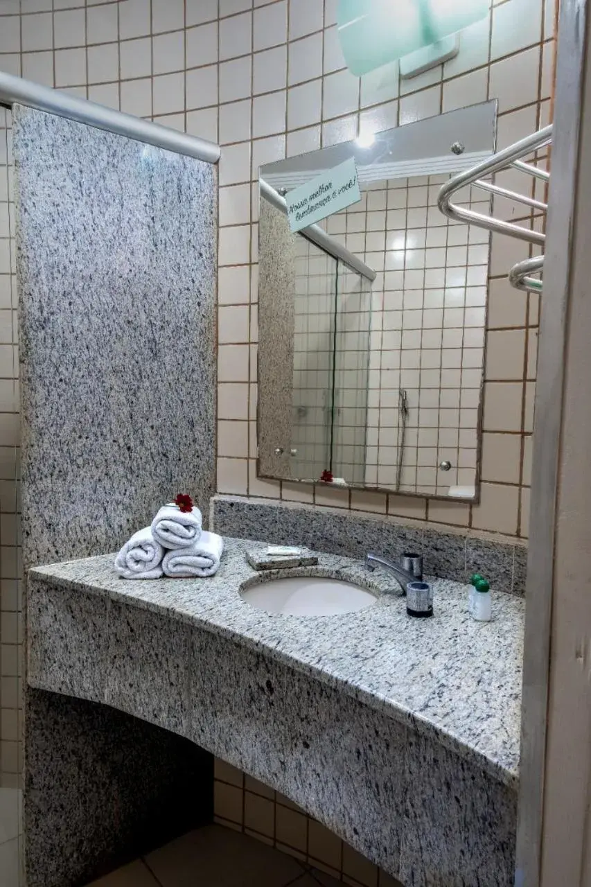 Shower, Bathroom in Tower Franca Hotel