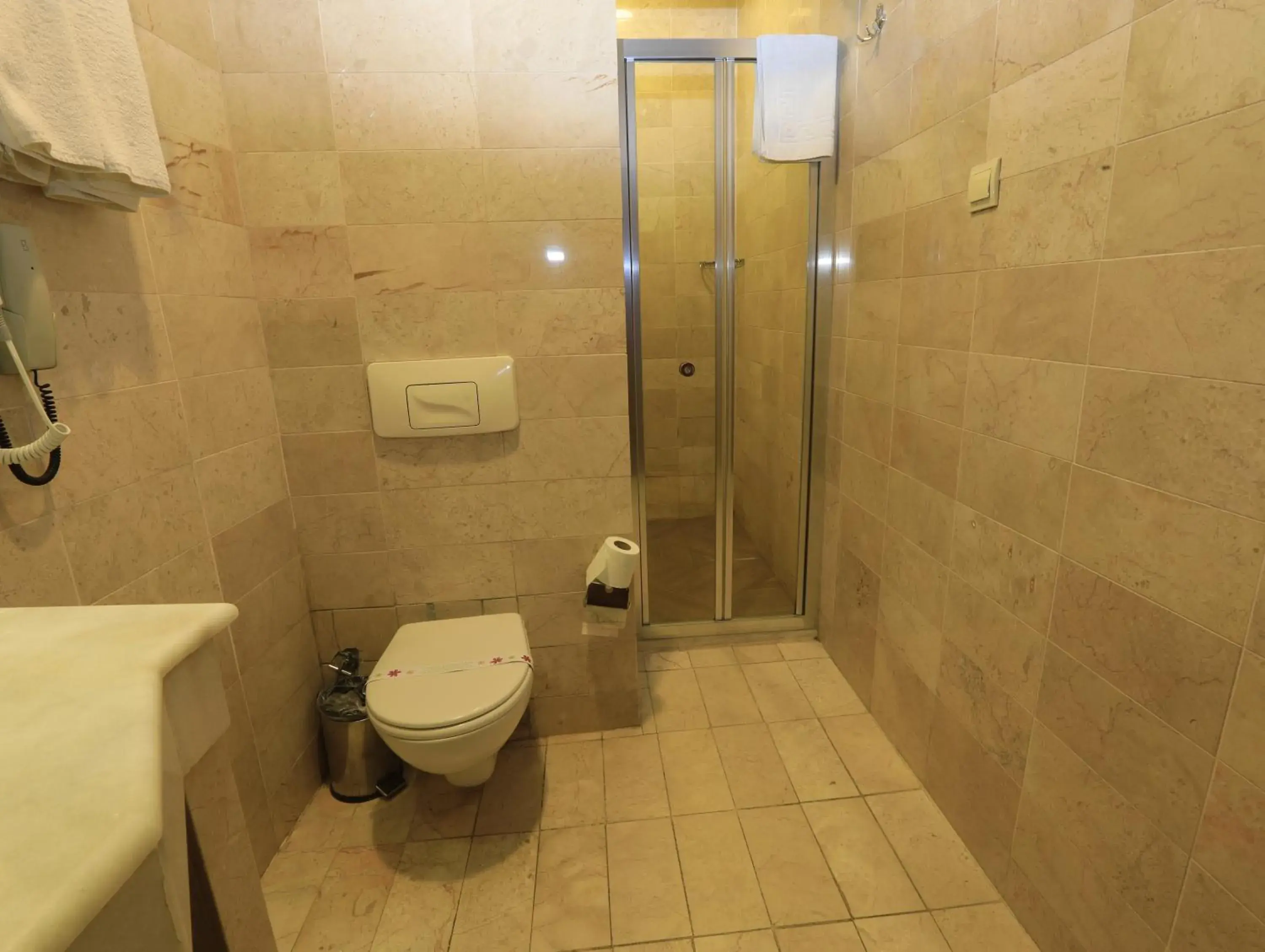 Shower, Bathroom in Nil Hotel