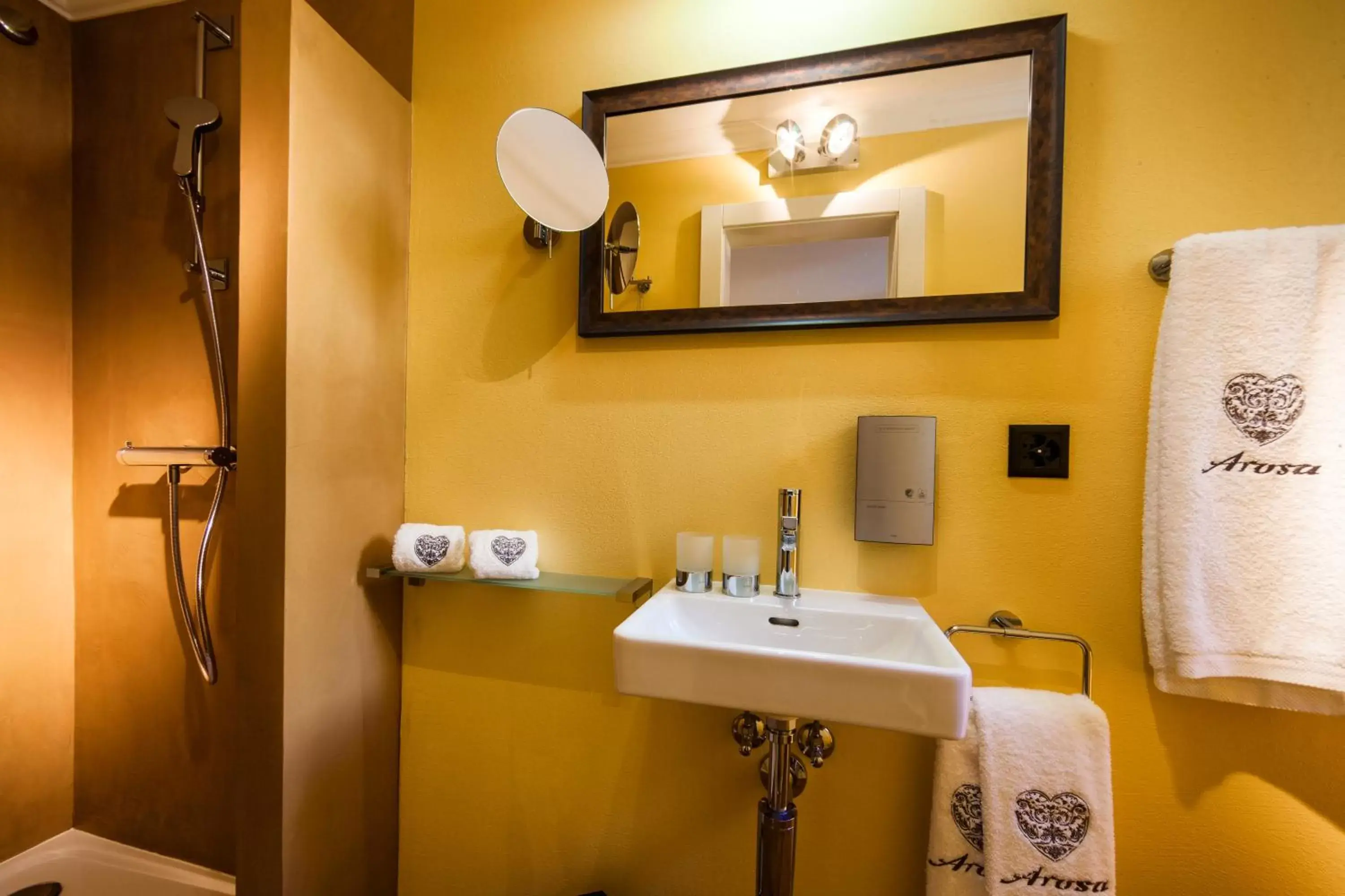 Bathroom in Home Hotel Arosa