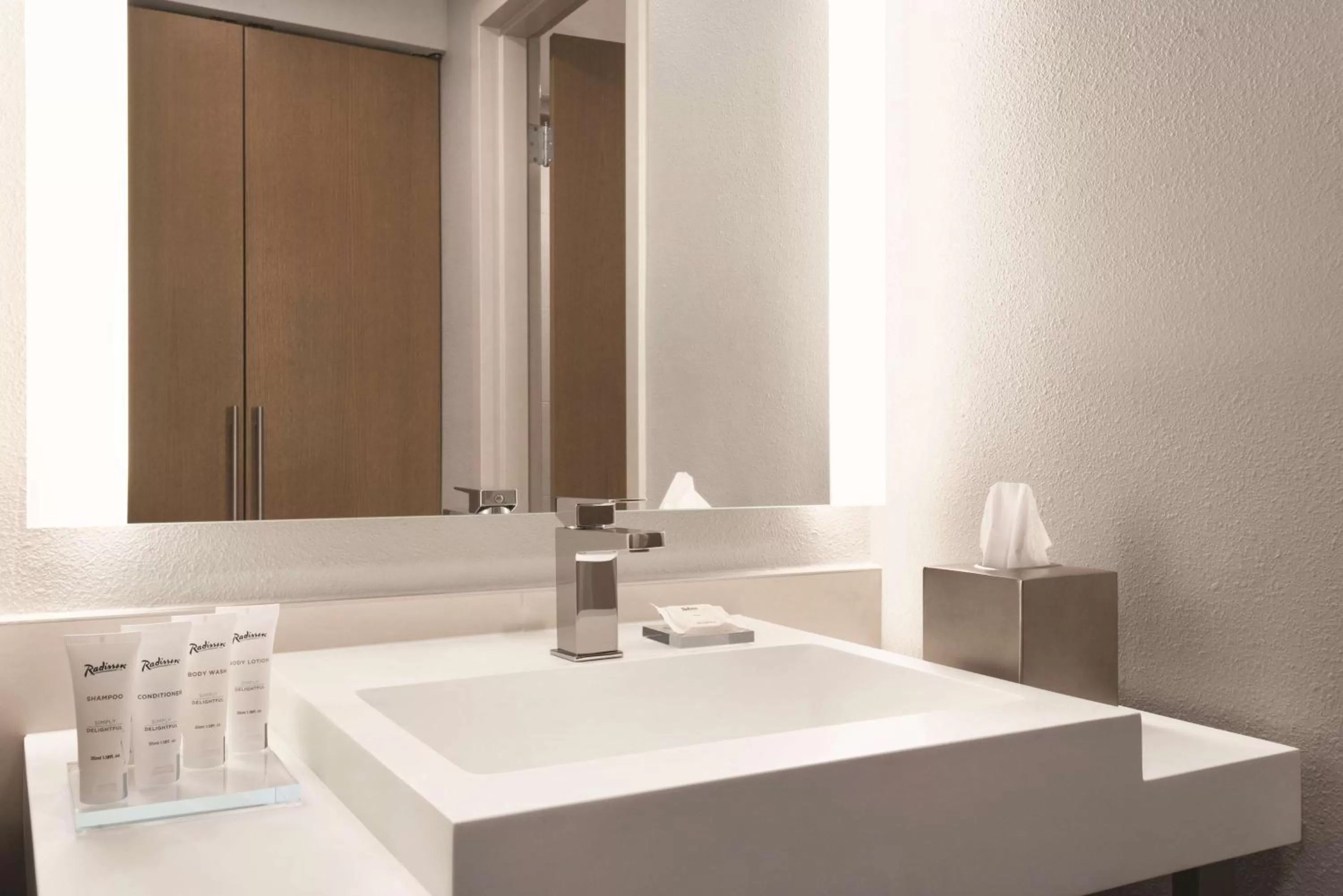 Photo of the whole room, Bathroom in Radisson Hotel & Conference Center Green Bay