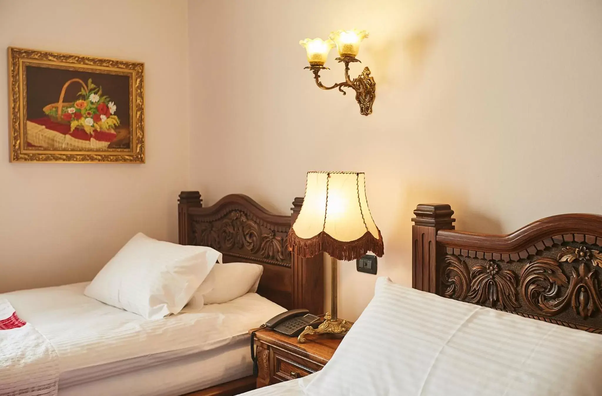 Bed in Brilant Antik Hotel