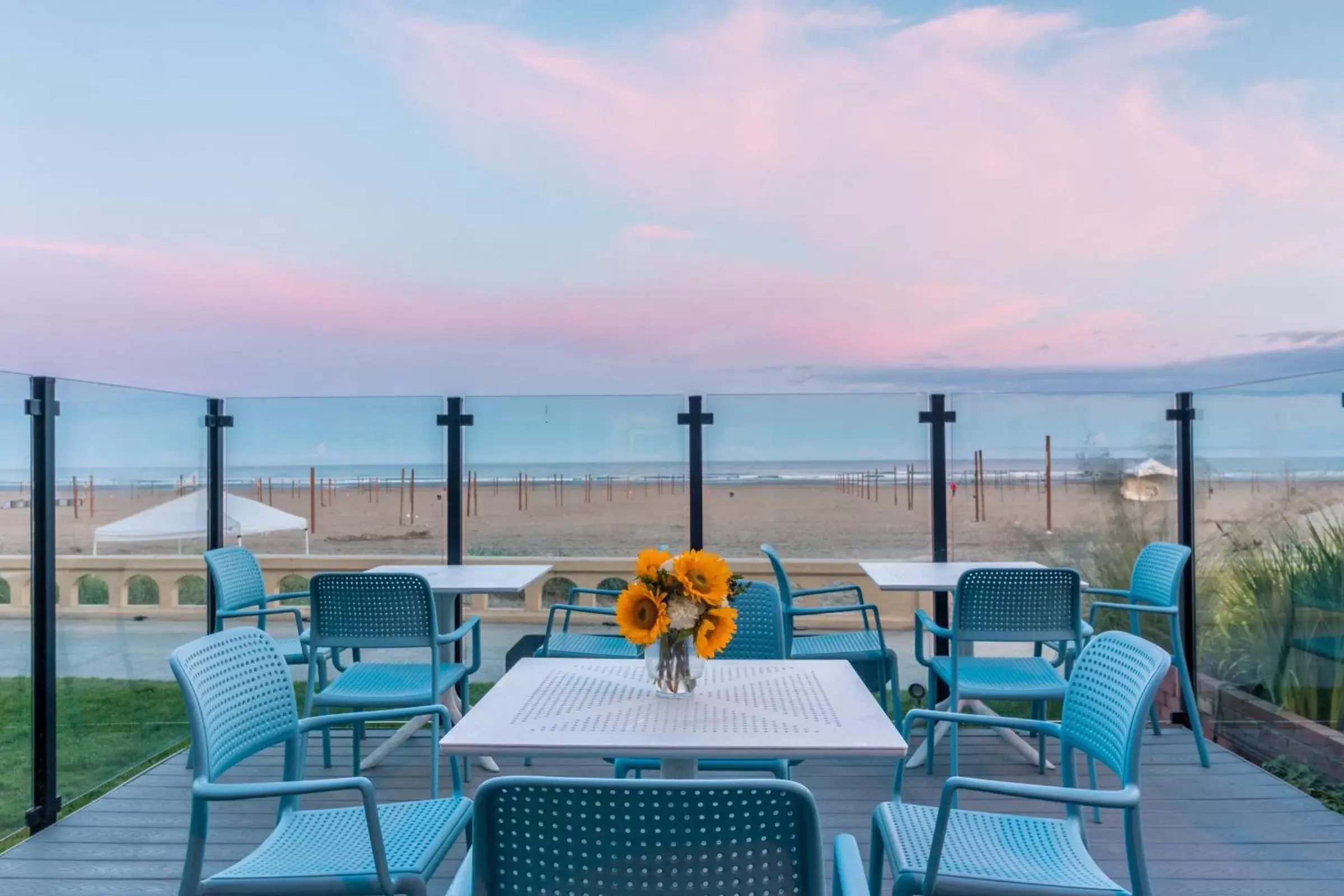 Patio in Seashore Inn on the Beach Seaside