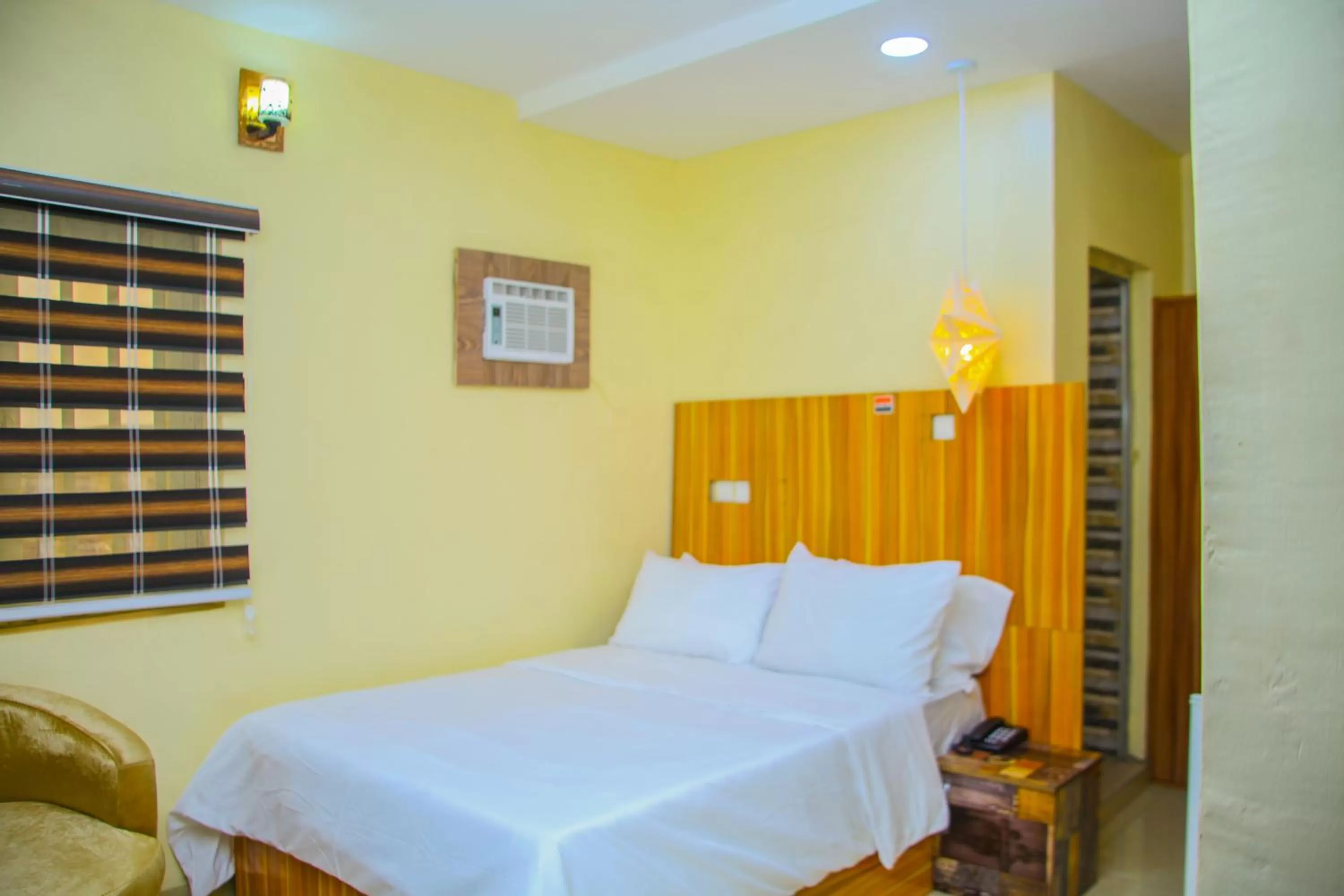 Bedroom, Bed in ONTARIO SUITES