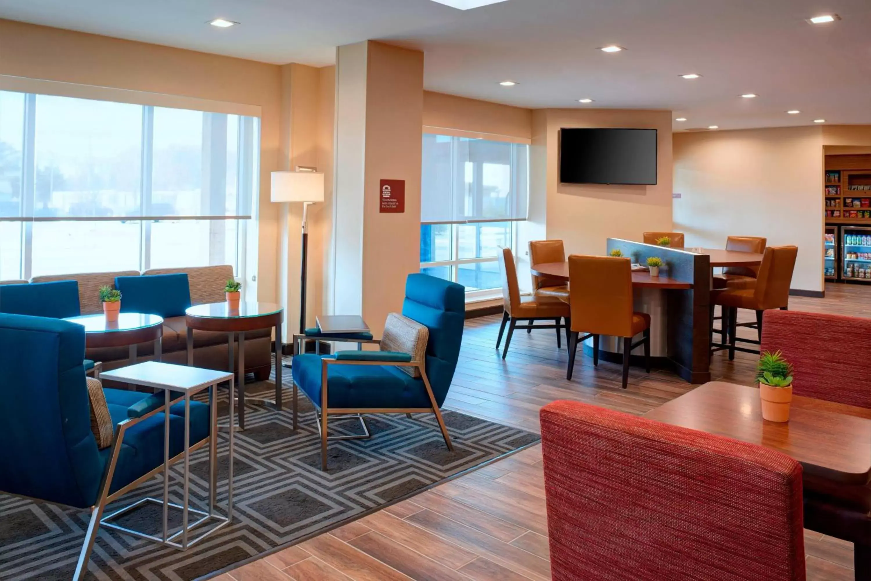 Lobby or reception, Restaurant/Places to Eat in TownePlace Suites by Marriott Grand Rapids Airport