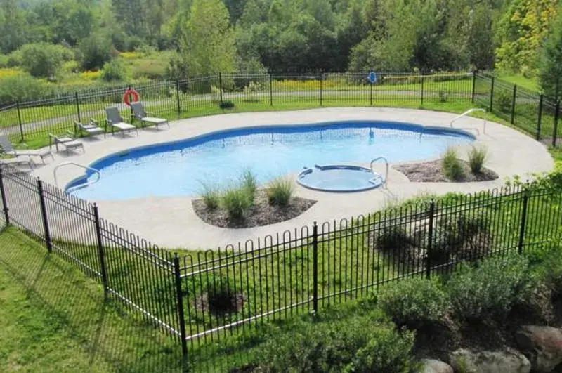 Garden, Swimming Pool in Condos Hotel Lion D'Or