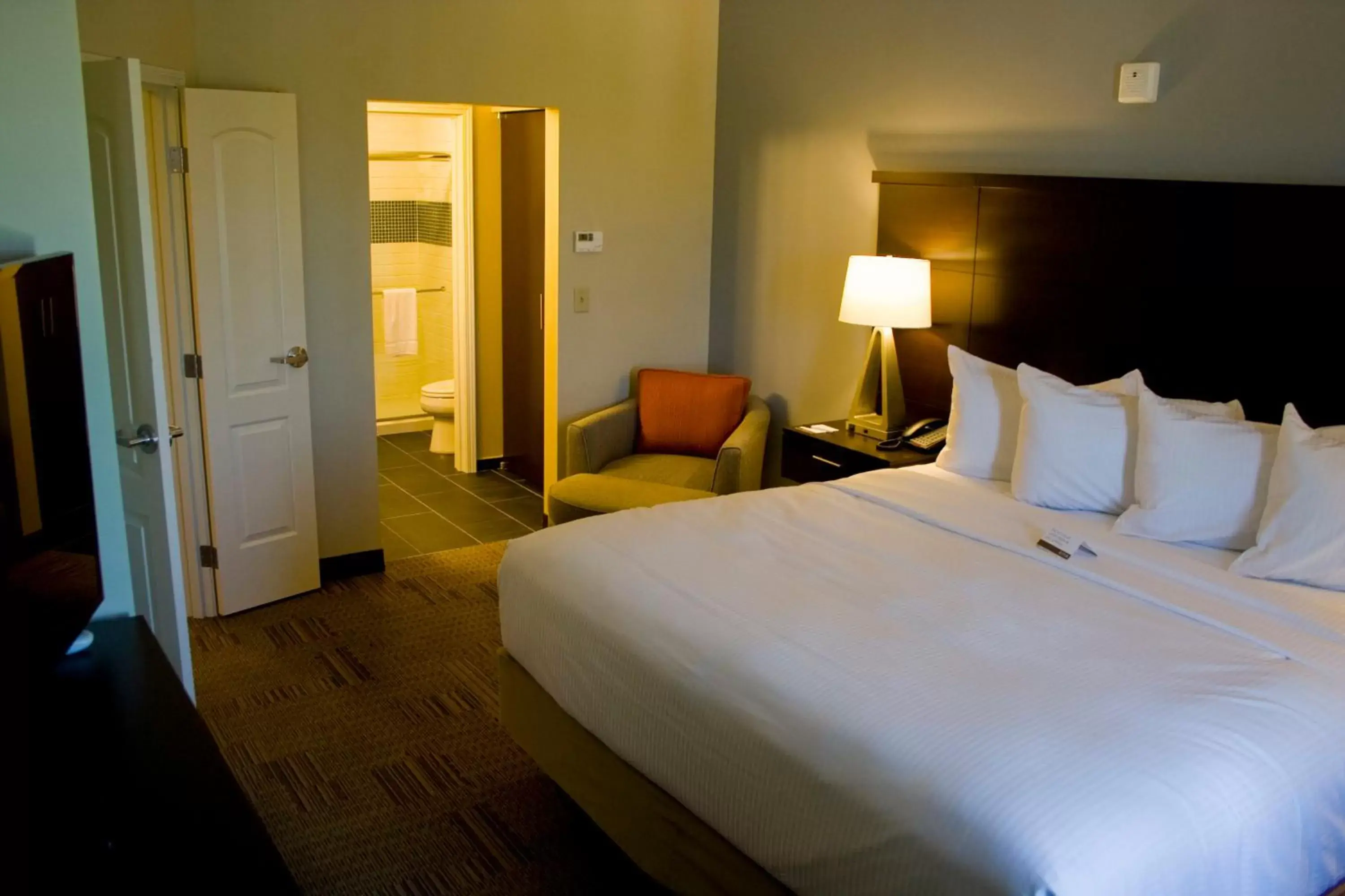 Photo of the whole room, Bed in Staybridge Suites Toledo - Rossford - Perrysburg, an IHG Hotel