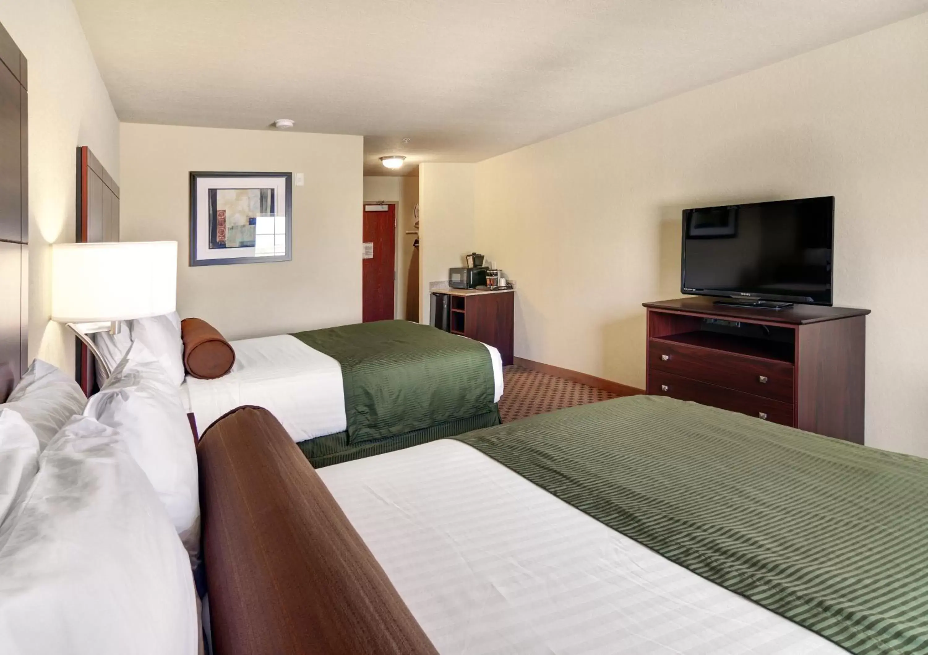 Bed in Cobblestone Inn & Suites - Big Lake