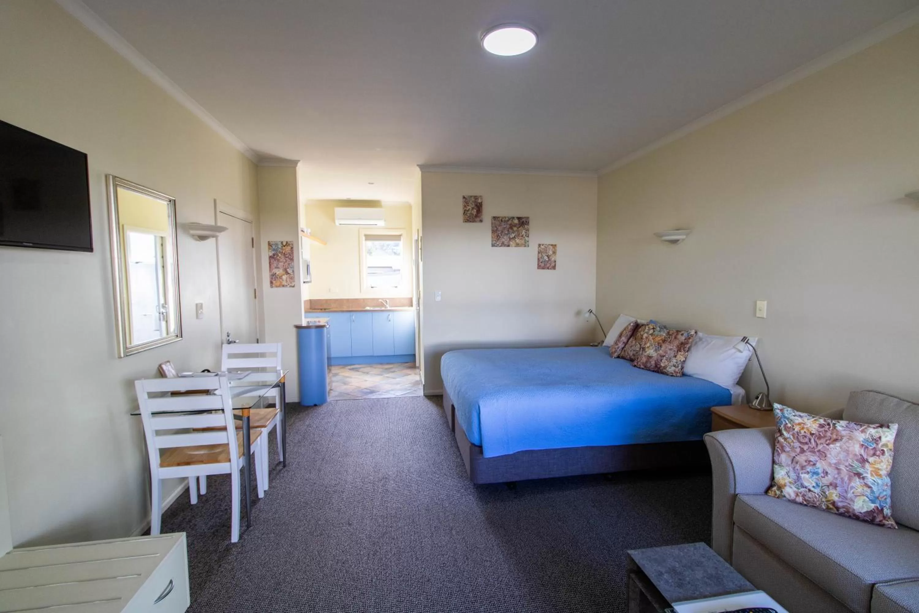 Bed in Tuscany On Thames