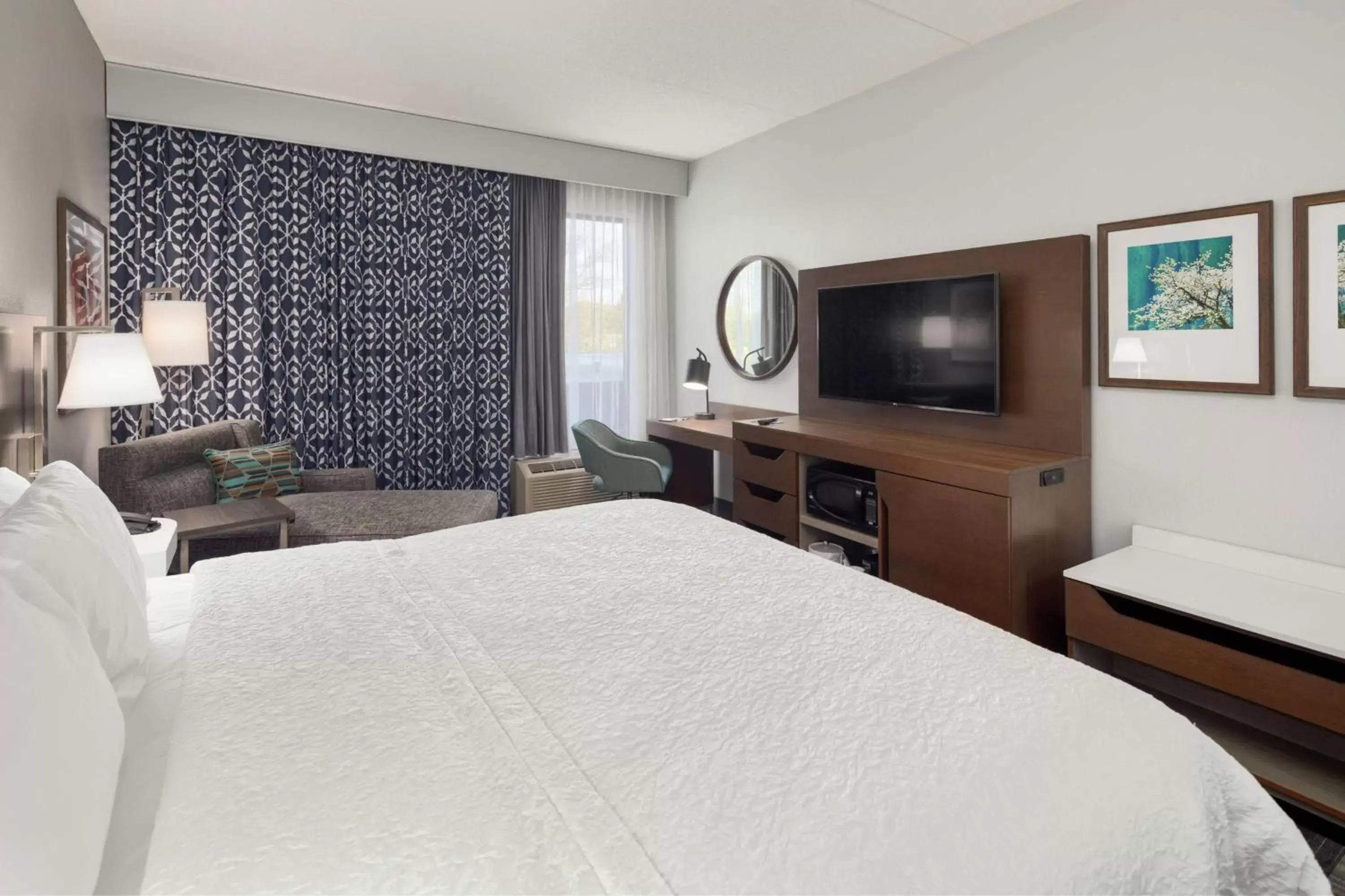 King Room with Shower - Non-Smoking in Hampton Inn Louisville Northeast King Room with Shower - Non-Smoking in Hampton Inn Louisville Northeast