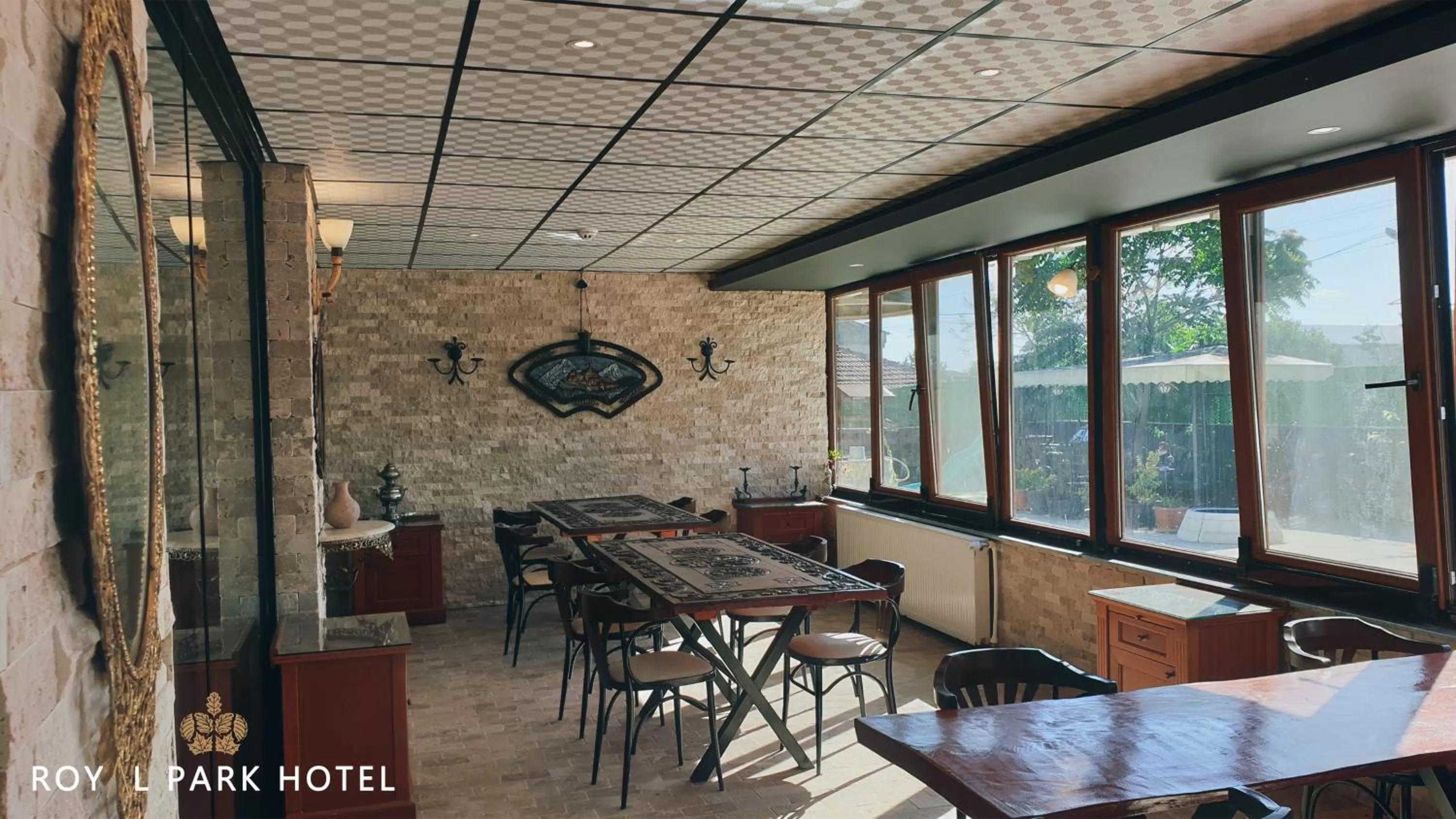 Restaurant/places to eat in Royal Park Hotel Corlu Bed and Breakfast