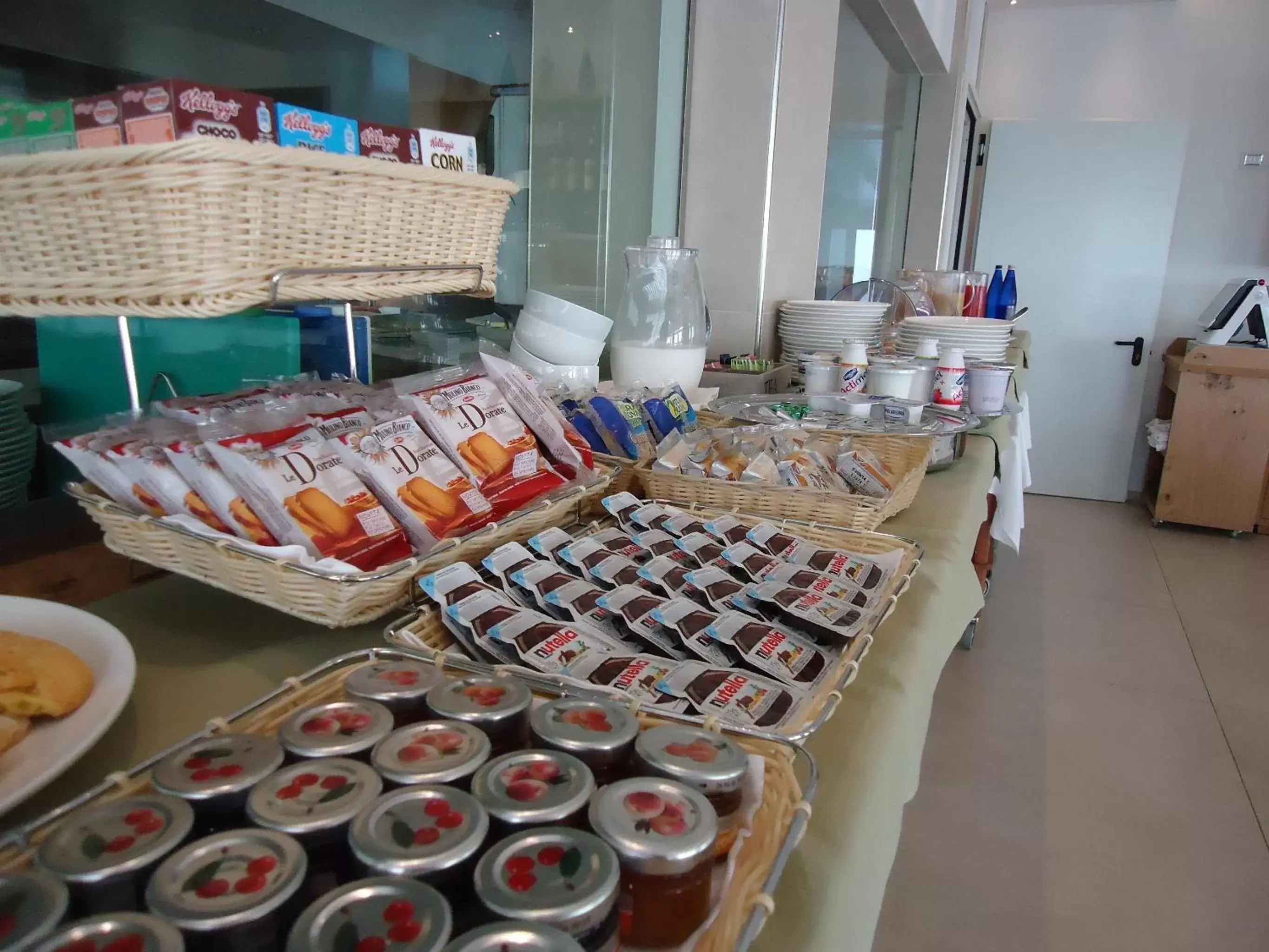 Breakfast, Coffee/Tea Facilities in Baldinini Hotel