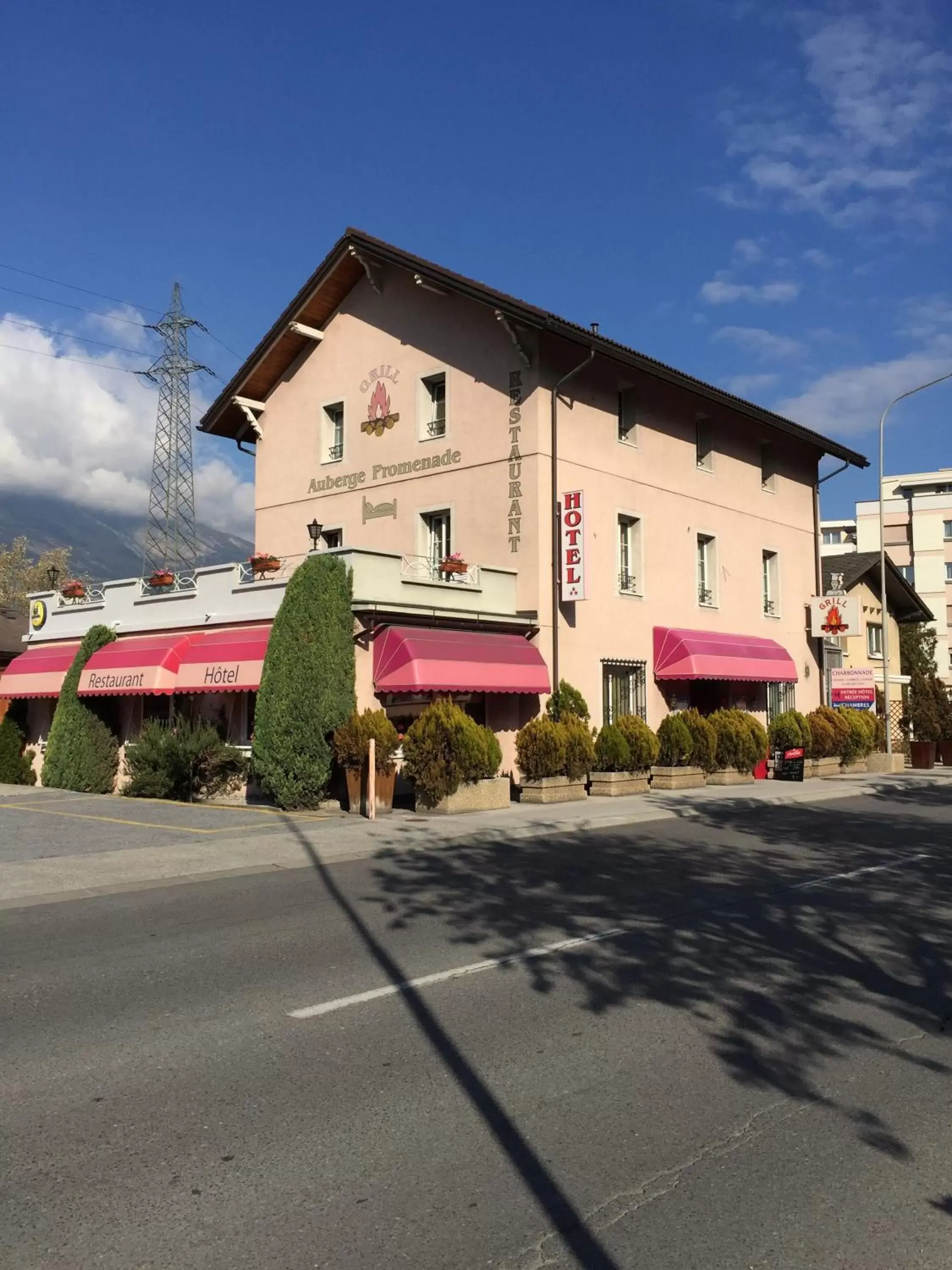 Facade/entrance, Property Building in La Promenade