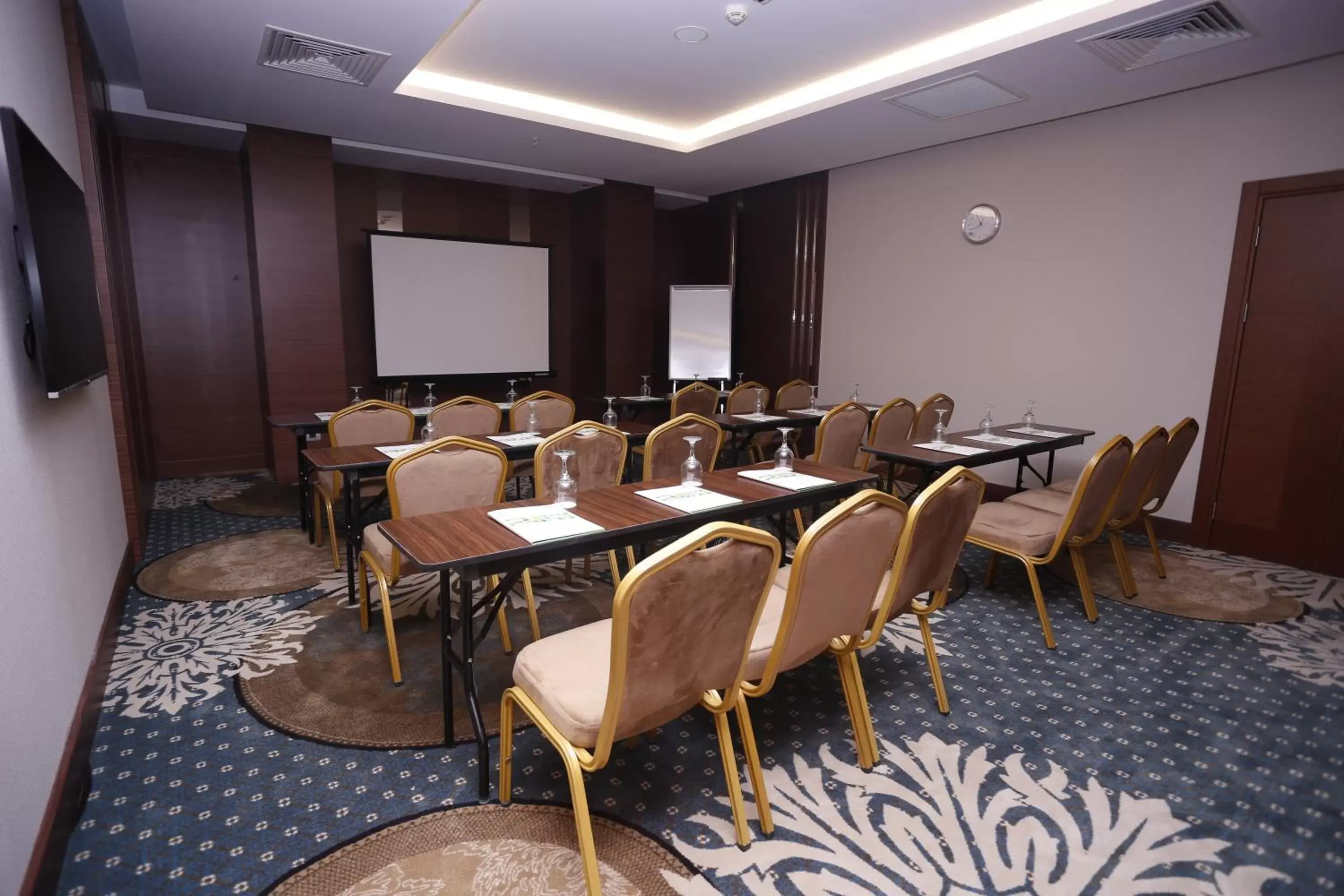 Meeting/conference room in Holiday Inn Ankara - Cukurambar, an IHG Hotel