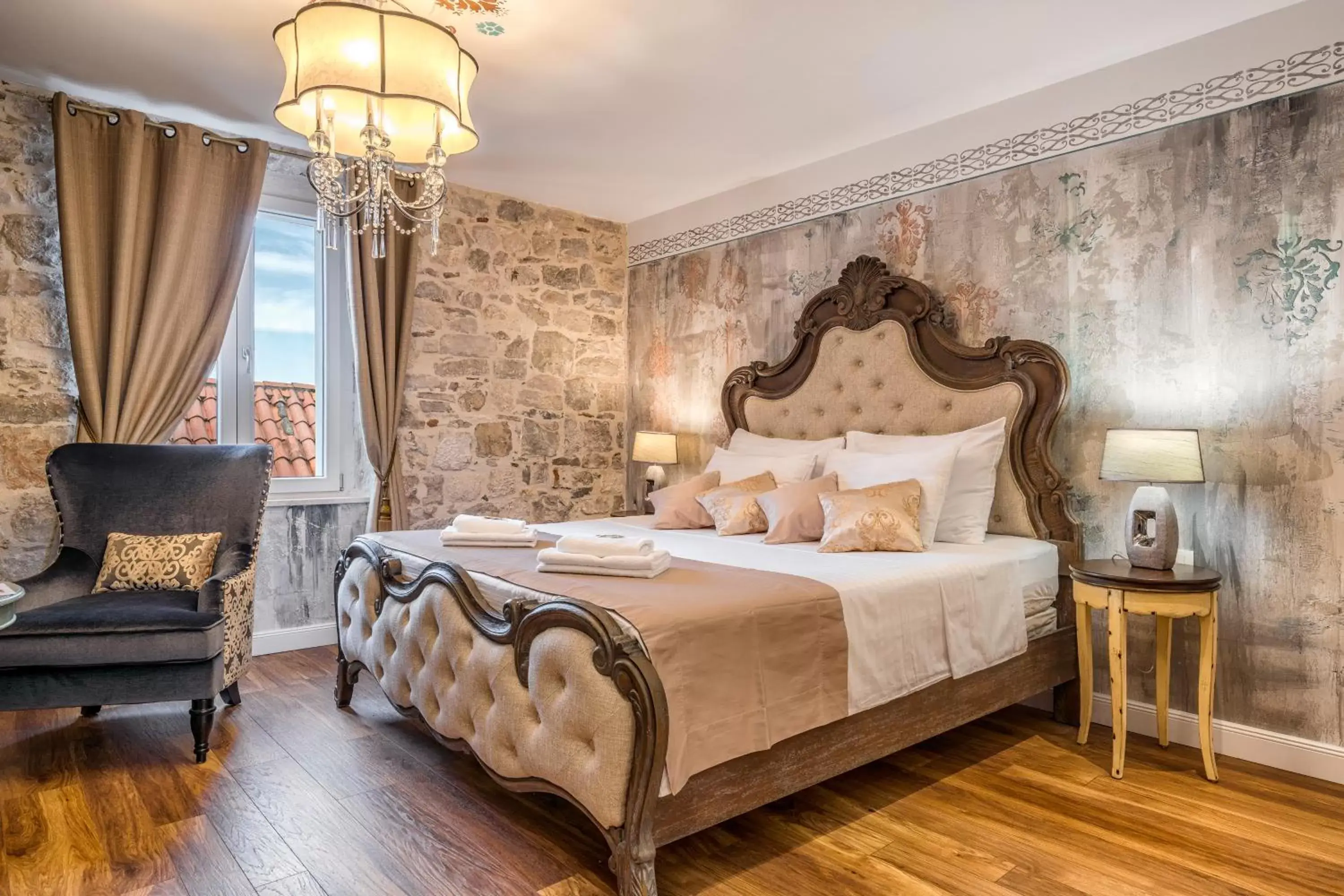 Bed in Plaza Marchi Old Town - MAG Quaint & Elegant Boutique Hotels