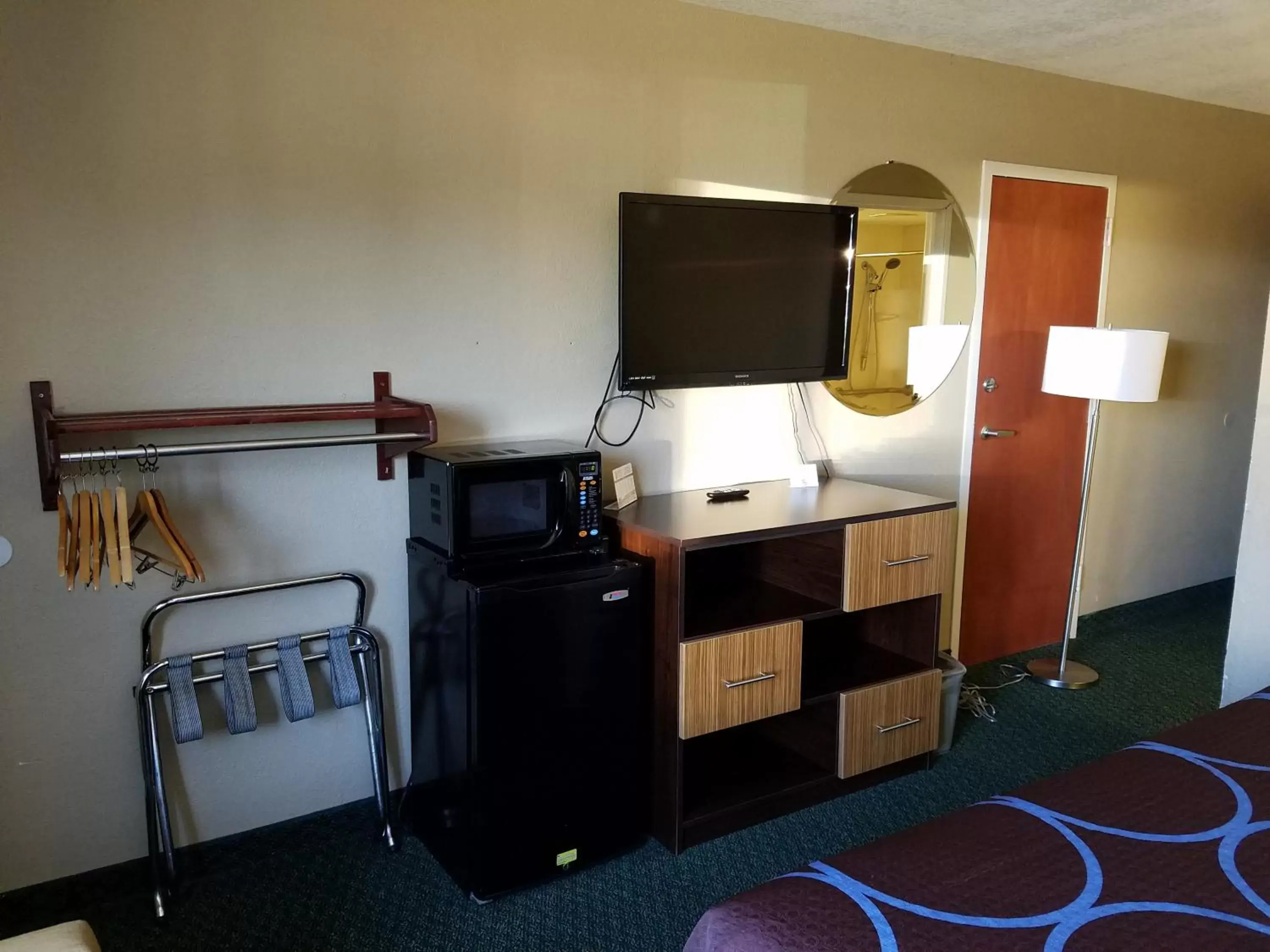 TV and multimedia, TV/Entertainment Center in Super 8 by Wyndham Bentonville