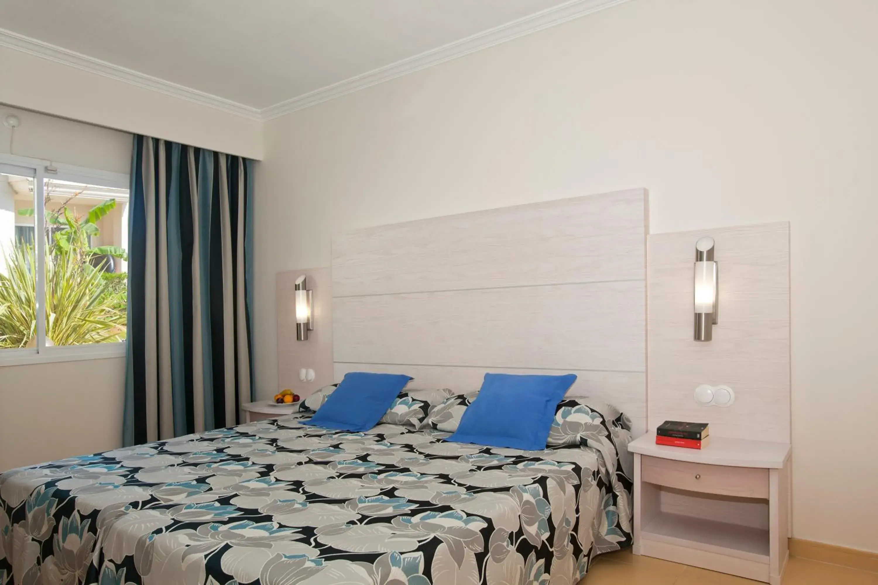 Bedroom, Bed in Aparthotel Isla De Cabrera
