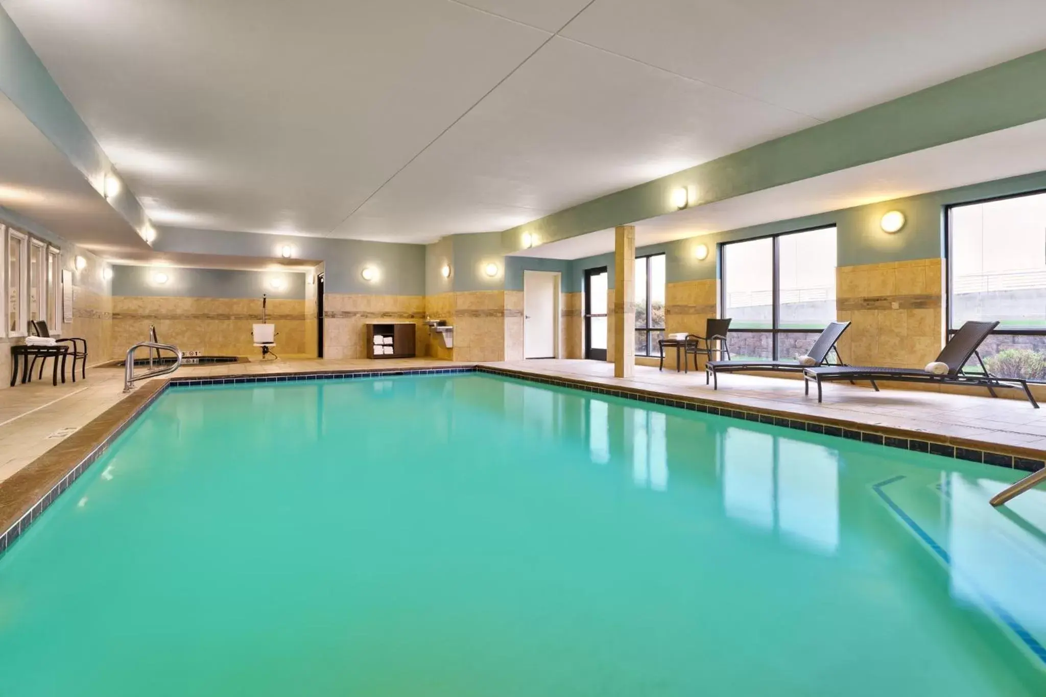 Swimming Pool in Holiday Inn Express and Suites Helena, an IHG Hotel