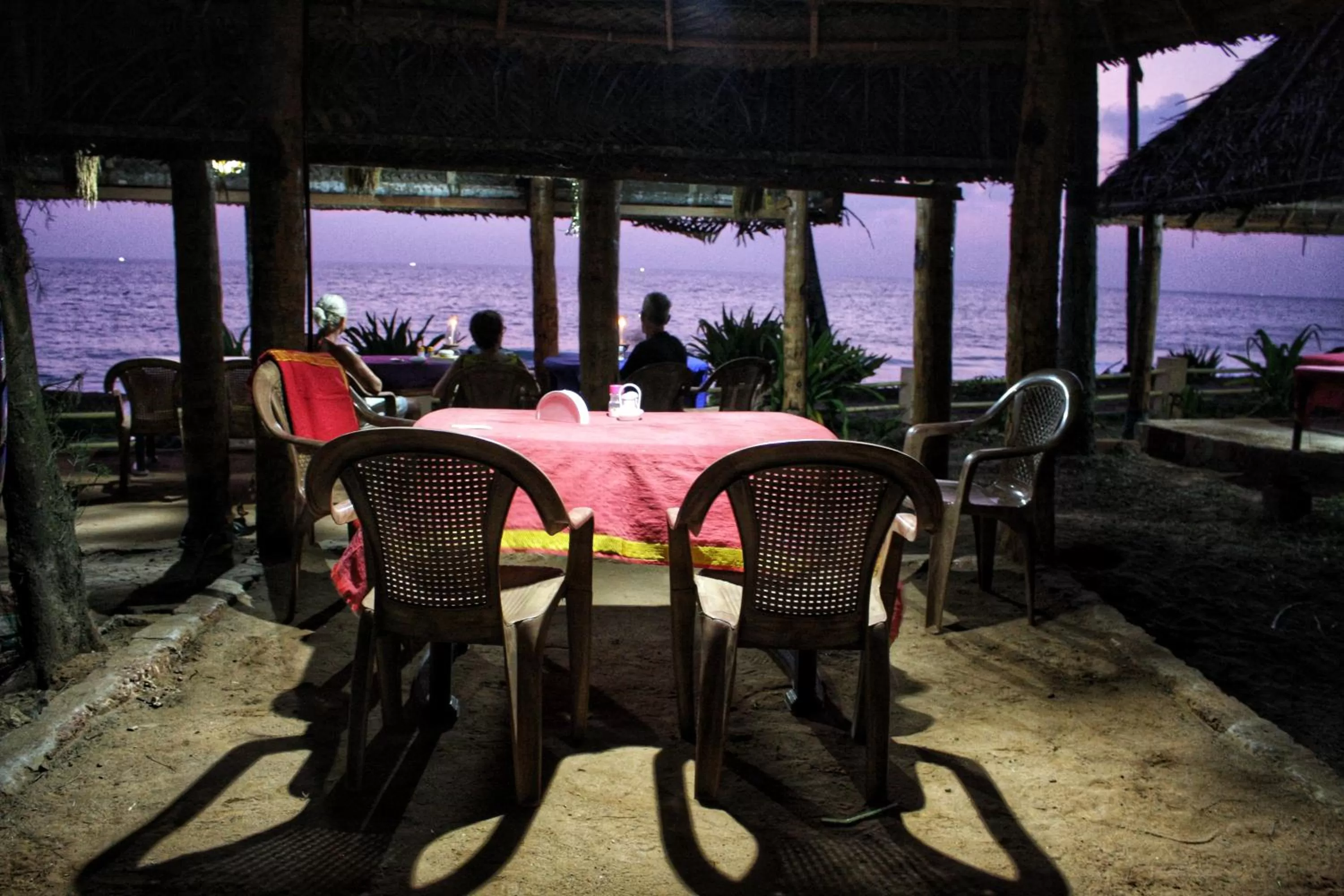 Restaurant/places to eat in Sukriti beach Resort