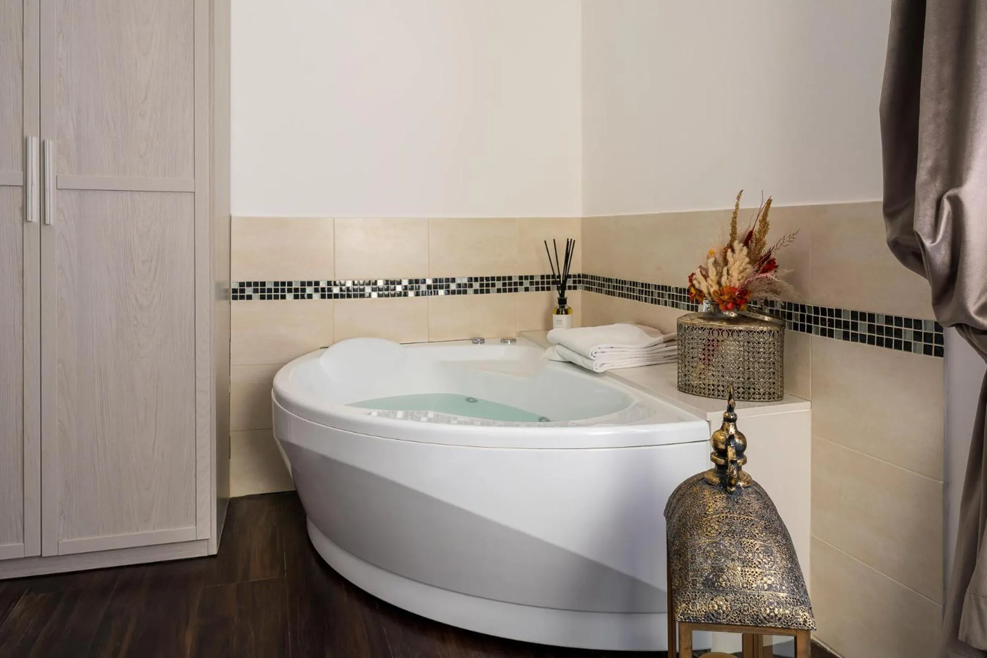 Hot Tub in Albergo Rossini 1936 - Small & Charming