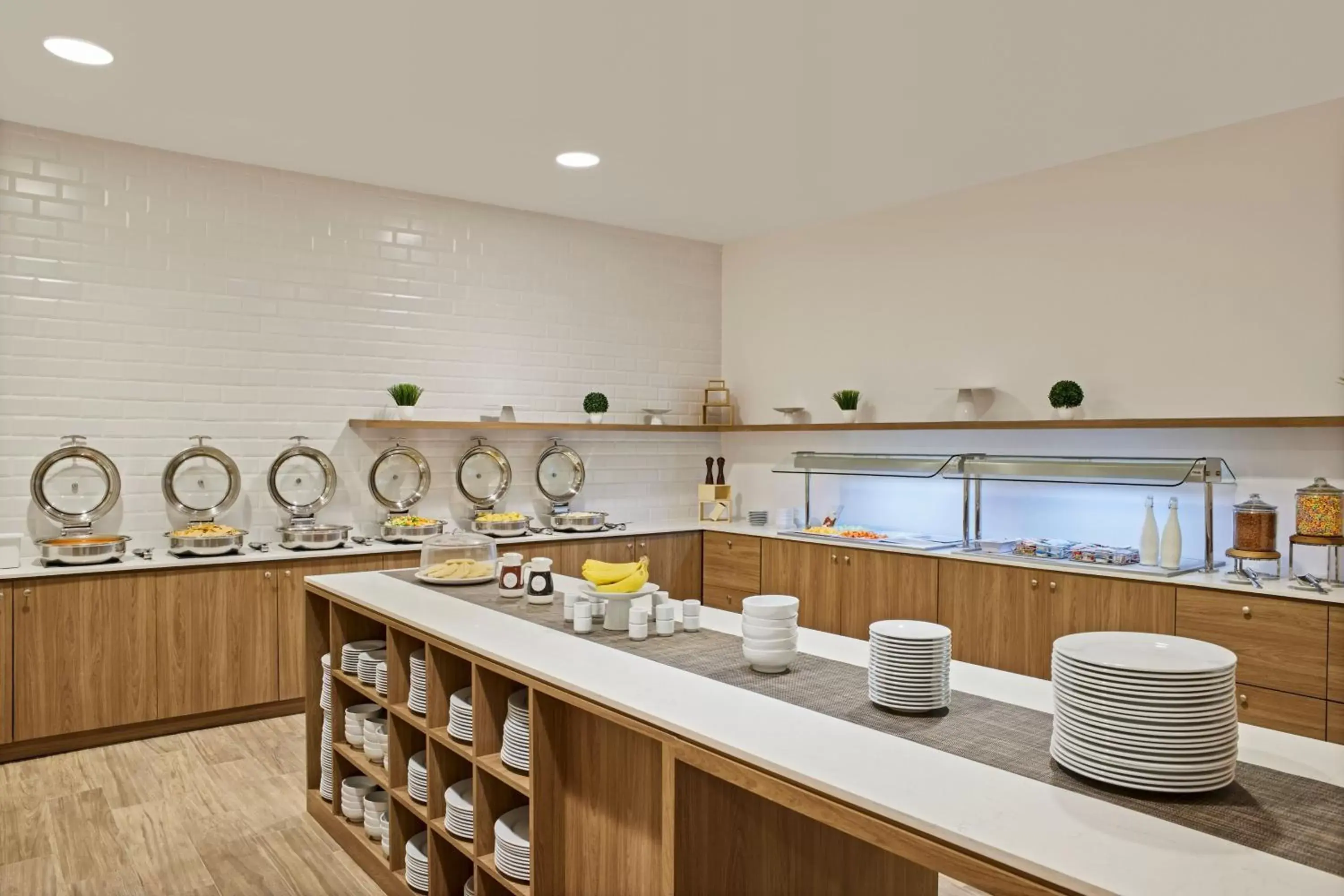 Breakfast, Kitchen/Kitchenette in Residence Inn by Marriott Playa del Carmen