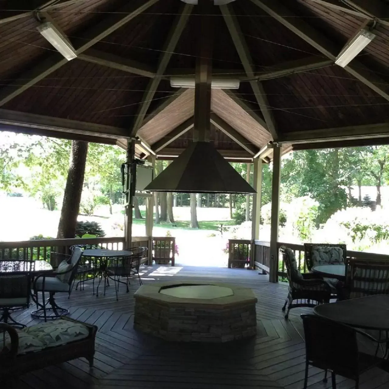 Patio, Restaurant/Places to Eat in Mill Creek Gardens