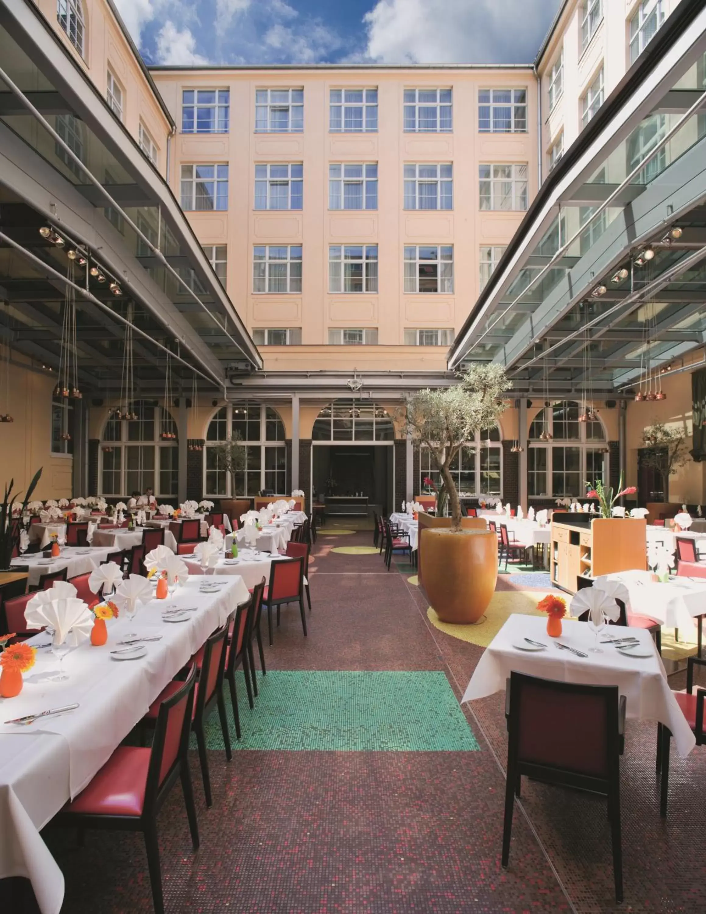 On site, Restaurant/Places to Eat in Mövenpick Hotel Berlin Am Potsdamer Platz