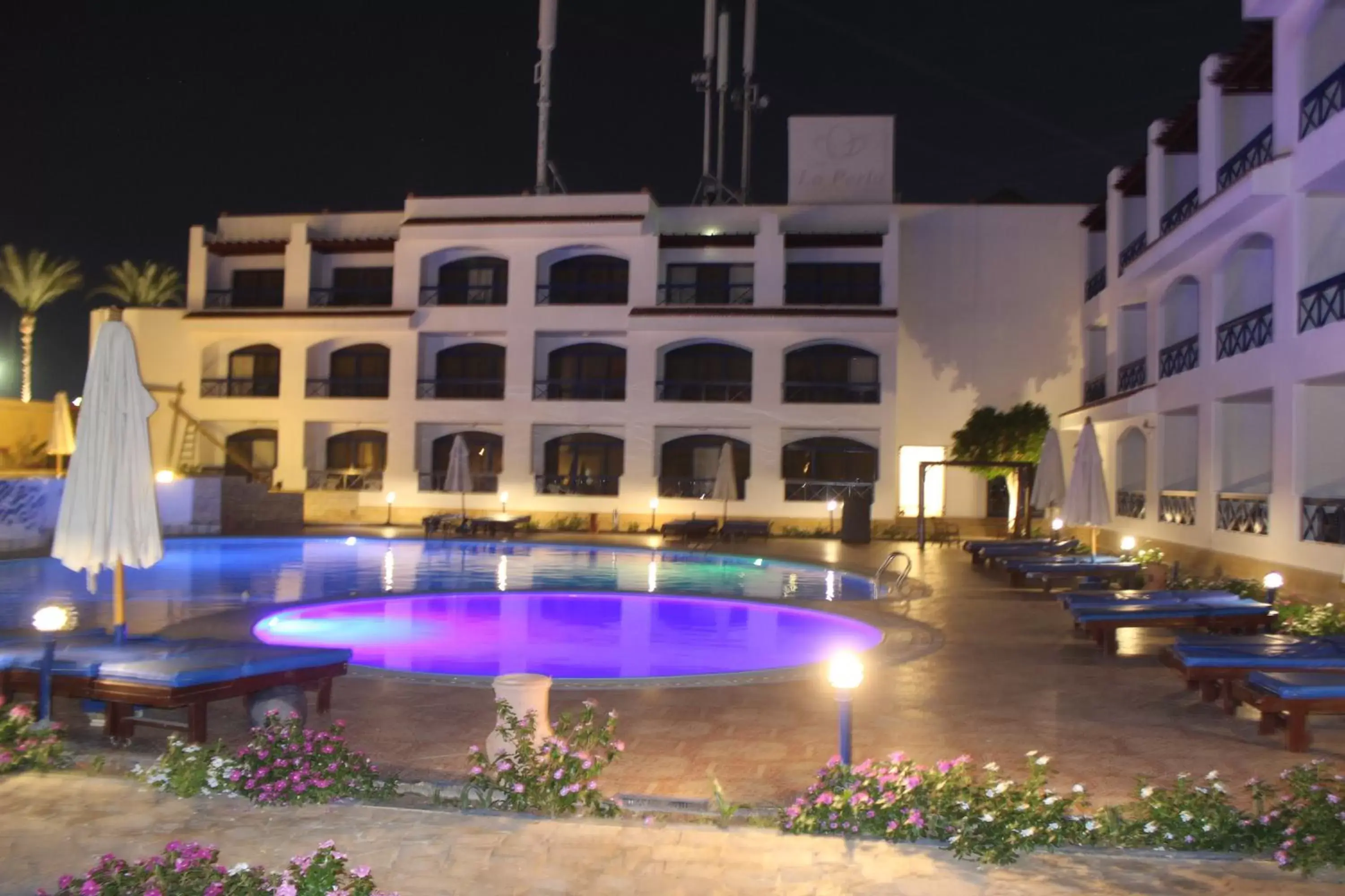 Swimming pool, Property Building in El Khan Sharm Hotel