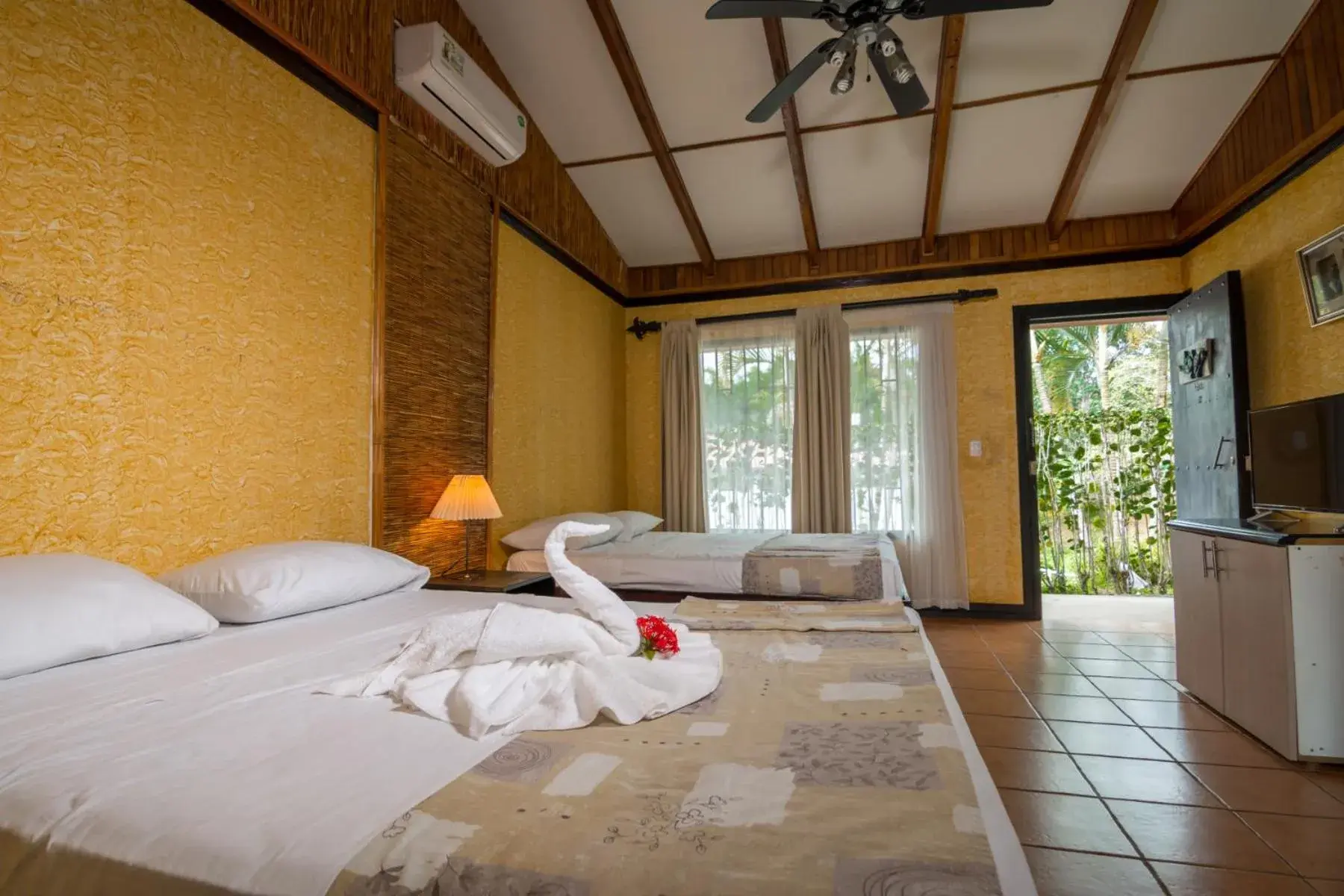 Bedroom, Bed in Pacific Paradise Resort