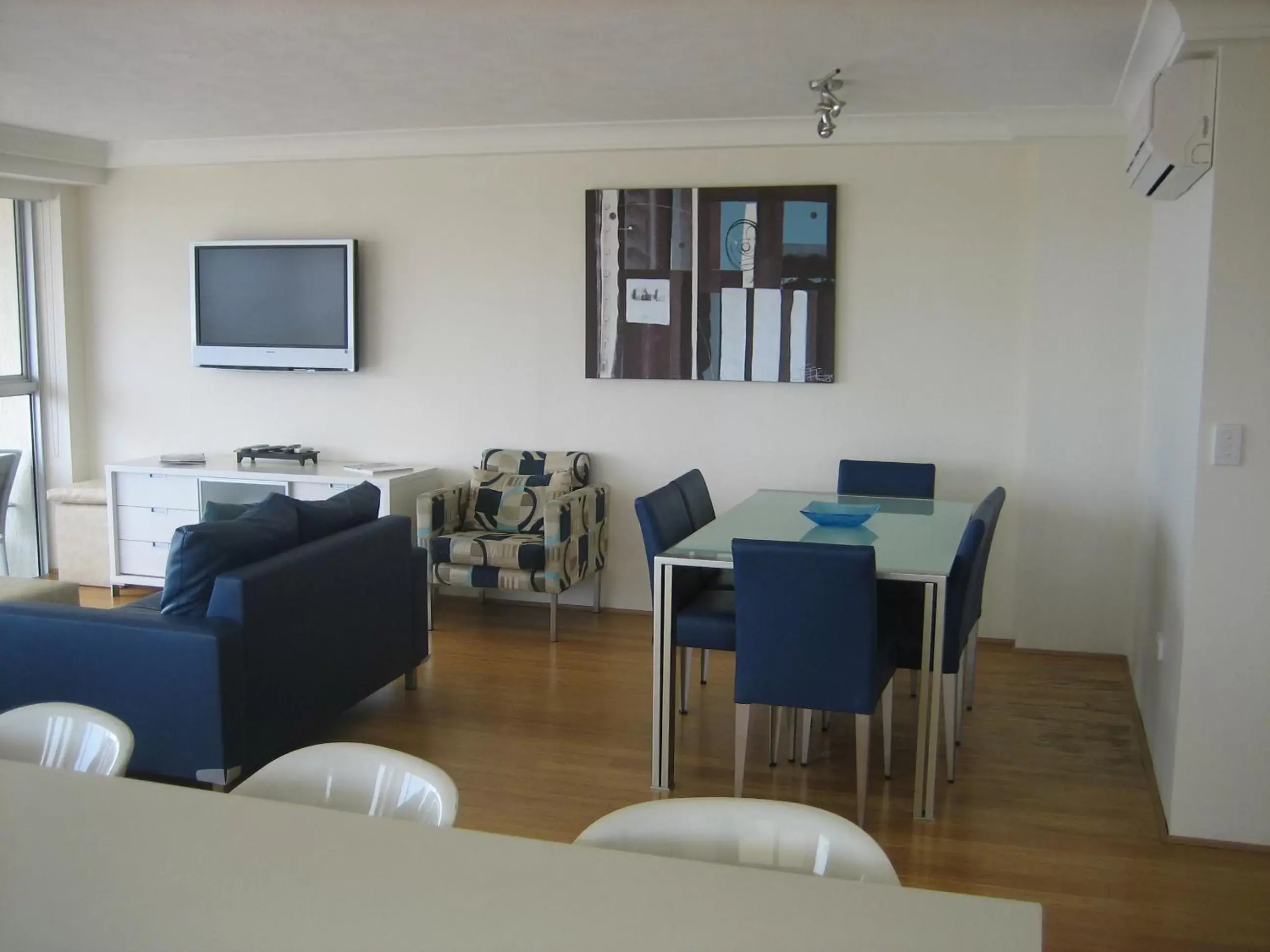 Photo of the whole room, Seating Area in Talisman Apartments