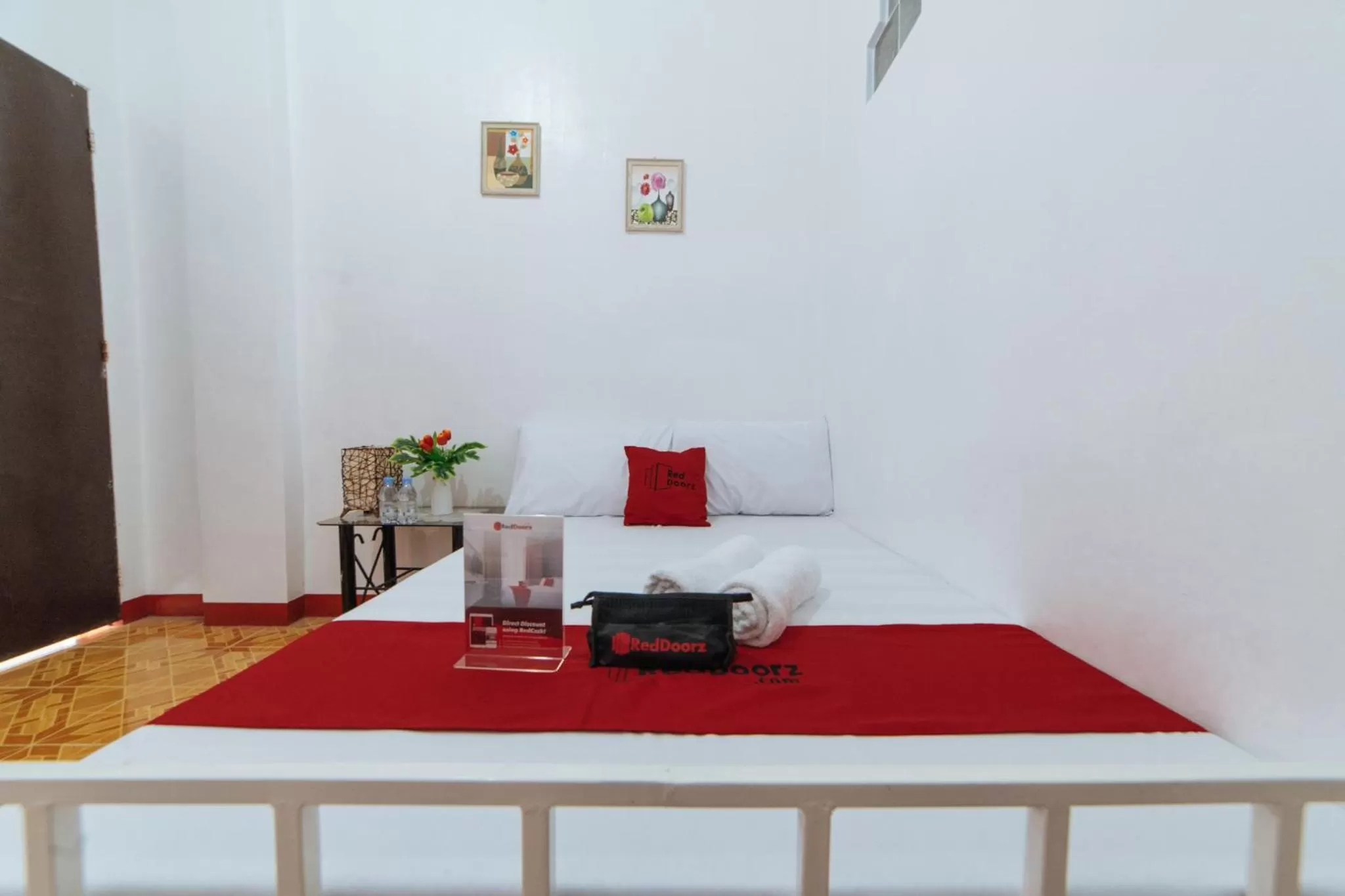 Photo of the whole room, Bed in RedDoorz at Pag Asa Rawis Legazpi