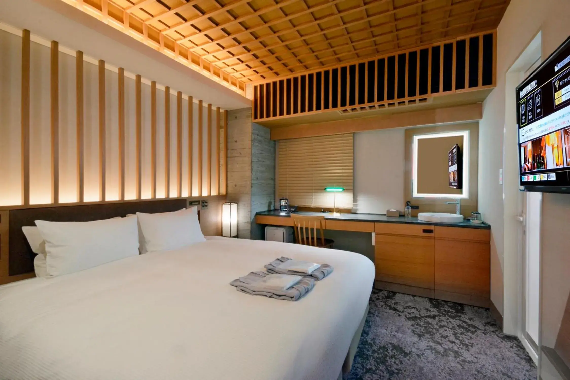 Photo of the whole room, Bed in HOTEL HILLARYS Akasaka