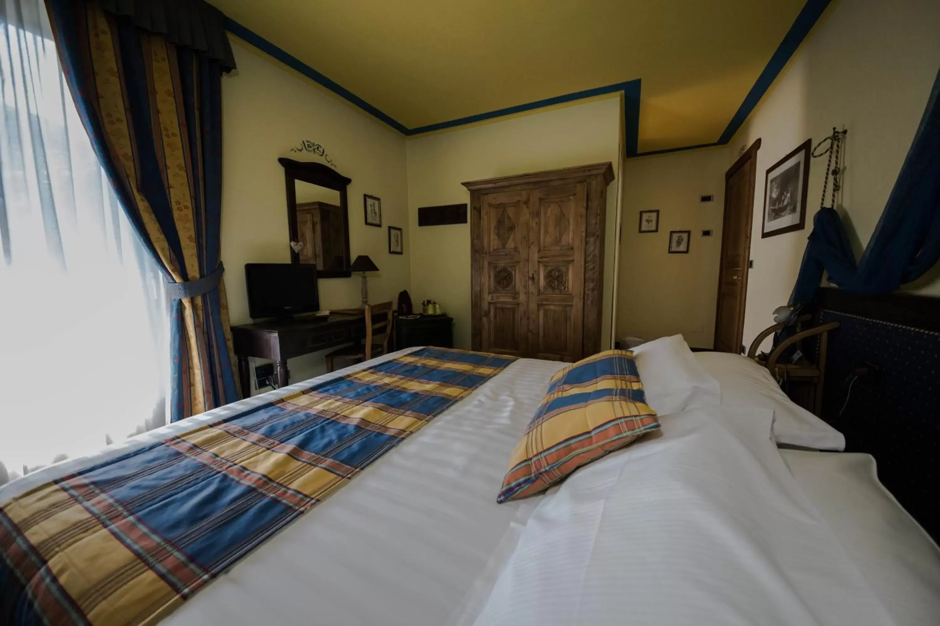 Photo of the whole room, Bed in Hotel Chalet La Meridiana