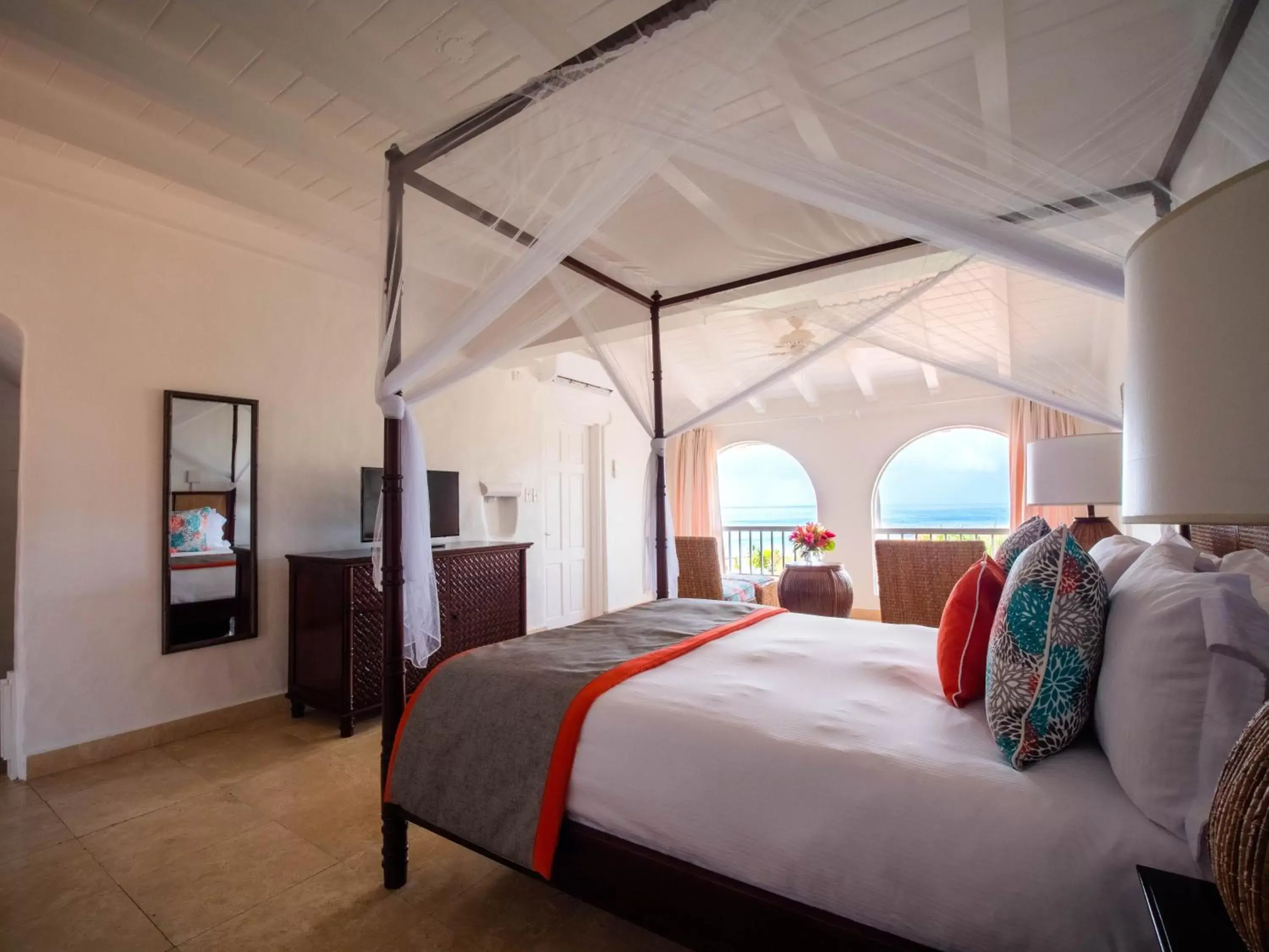 Bed in Windjammer Landing Villa Beach Resort