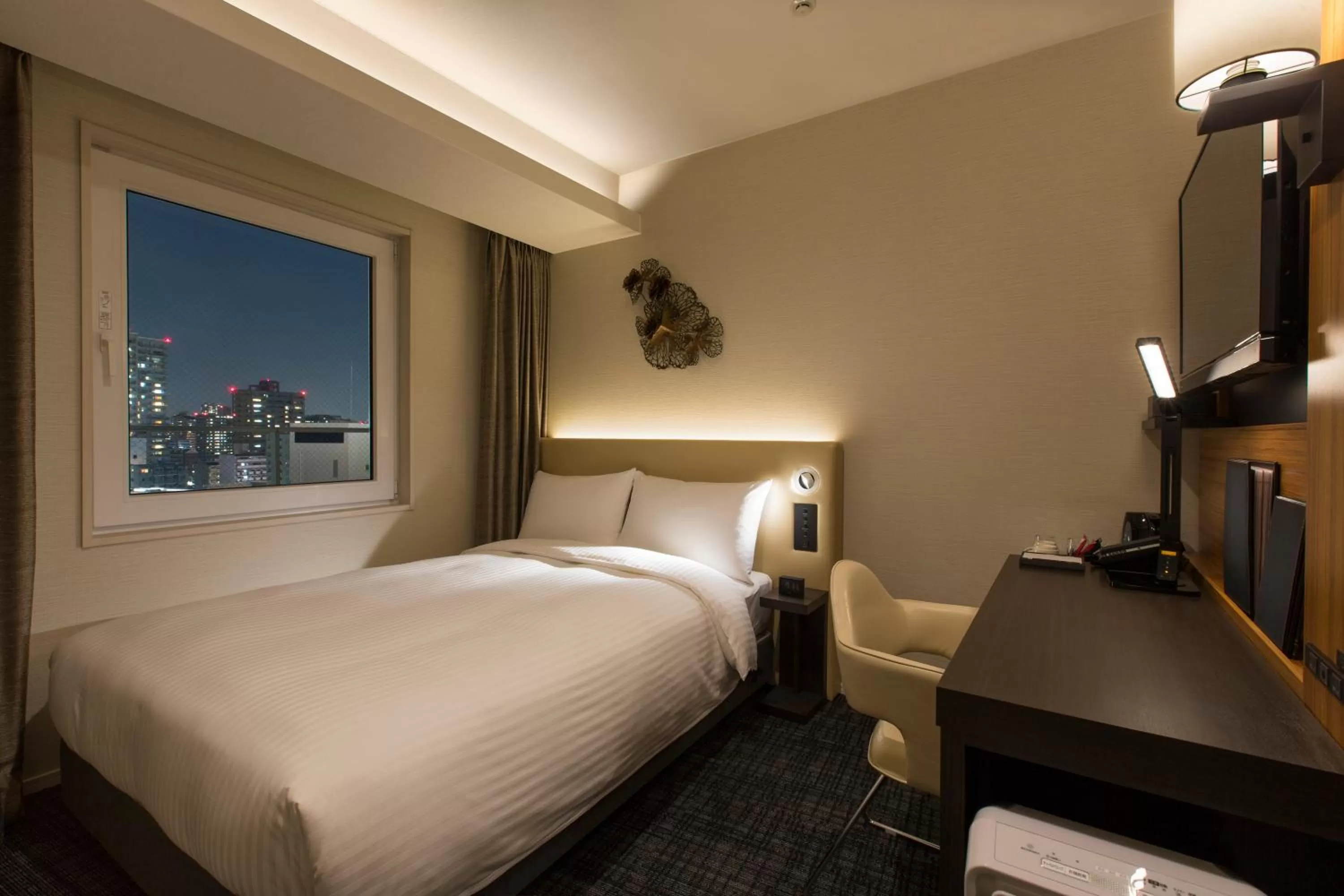 Photo of the whole room, Bed in Premier Hotel -CABIN PRESIDENT- Osaka