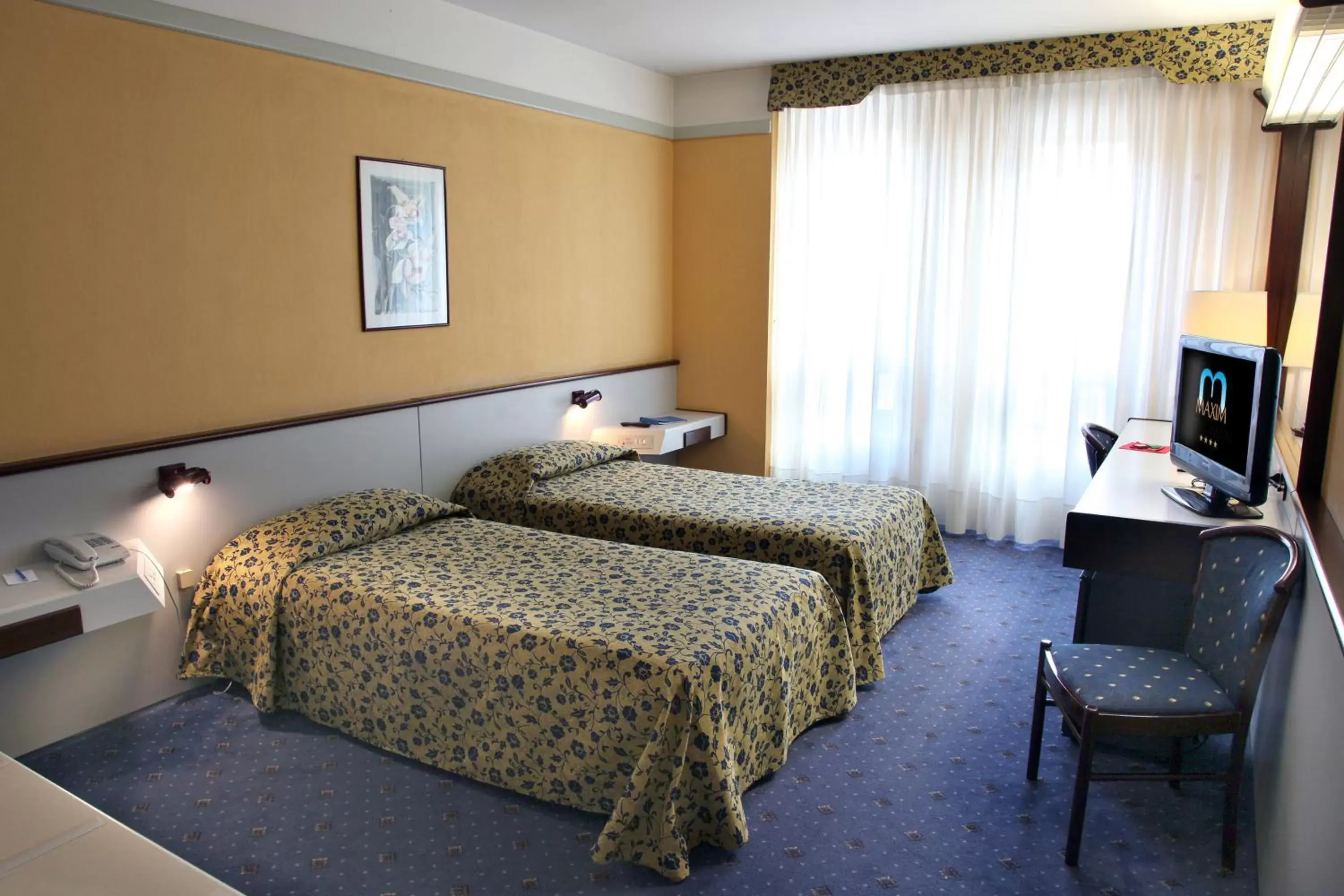 Bedroom, Bed in Hotel Maxim