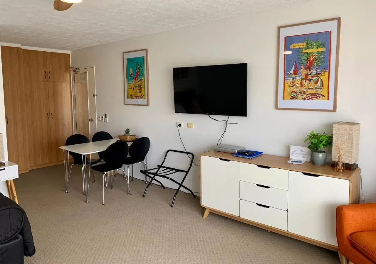 TV/Entertainment Center in Outrigger Burleigh