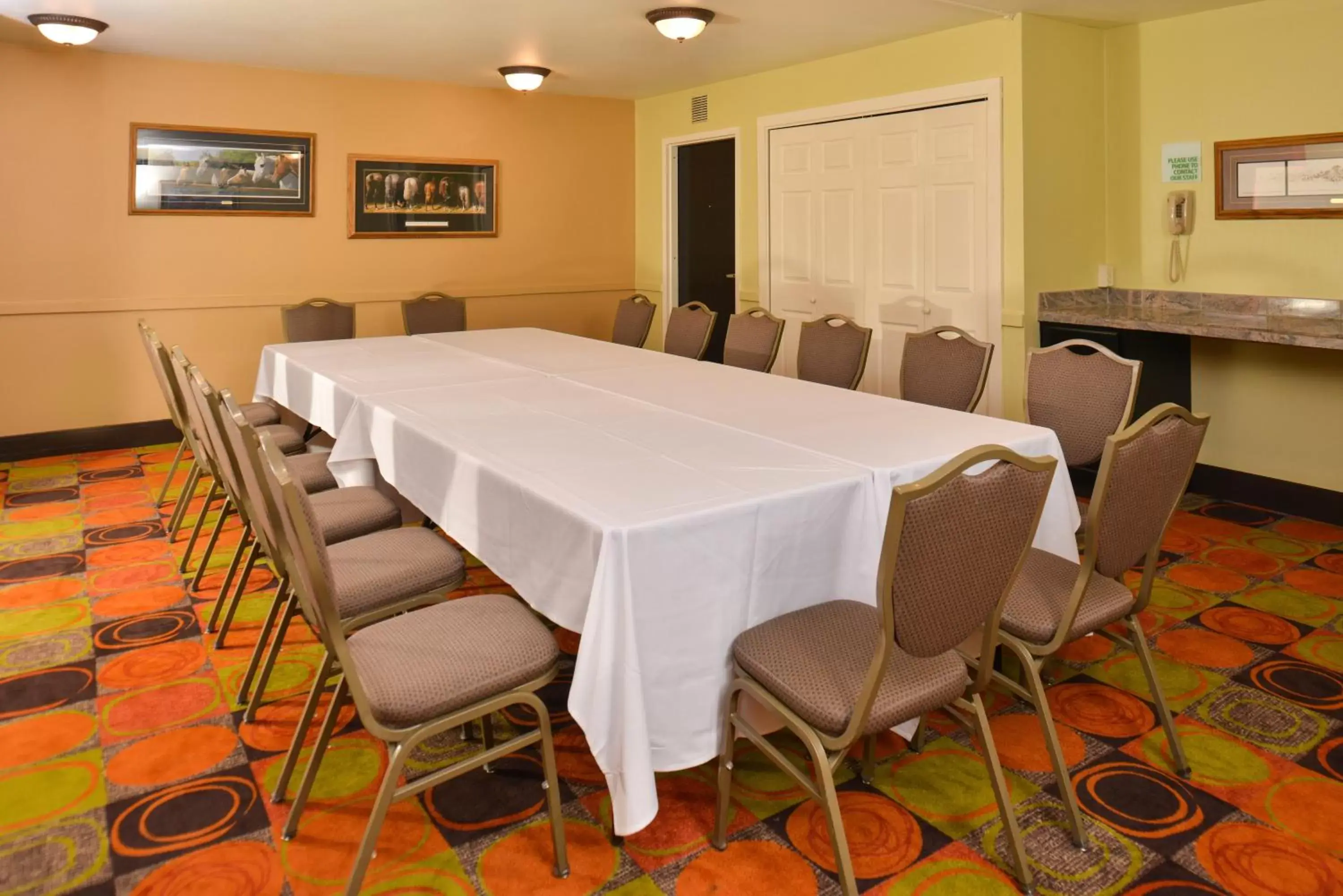 Meeting/conference room in Ramada Plaza by Wyndham Sheridan Hotel & Convention Center