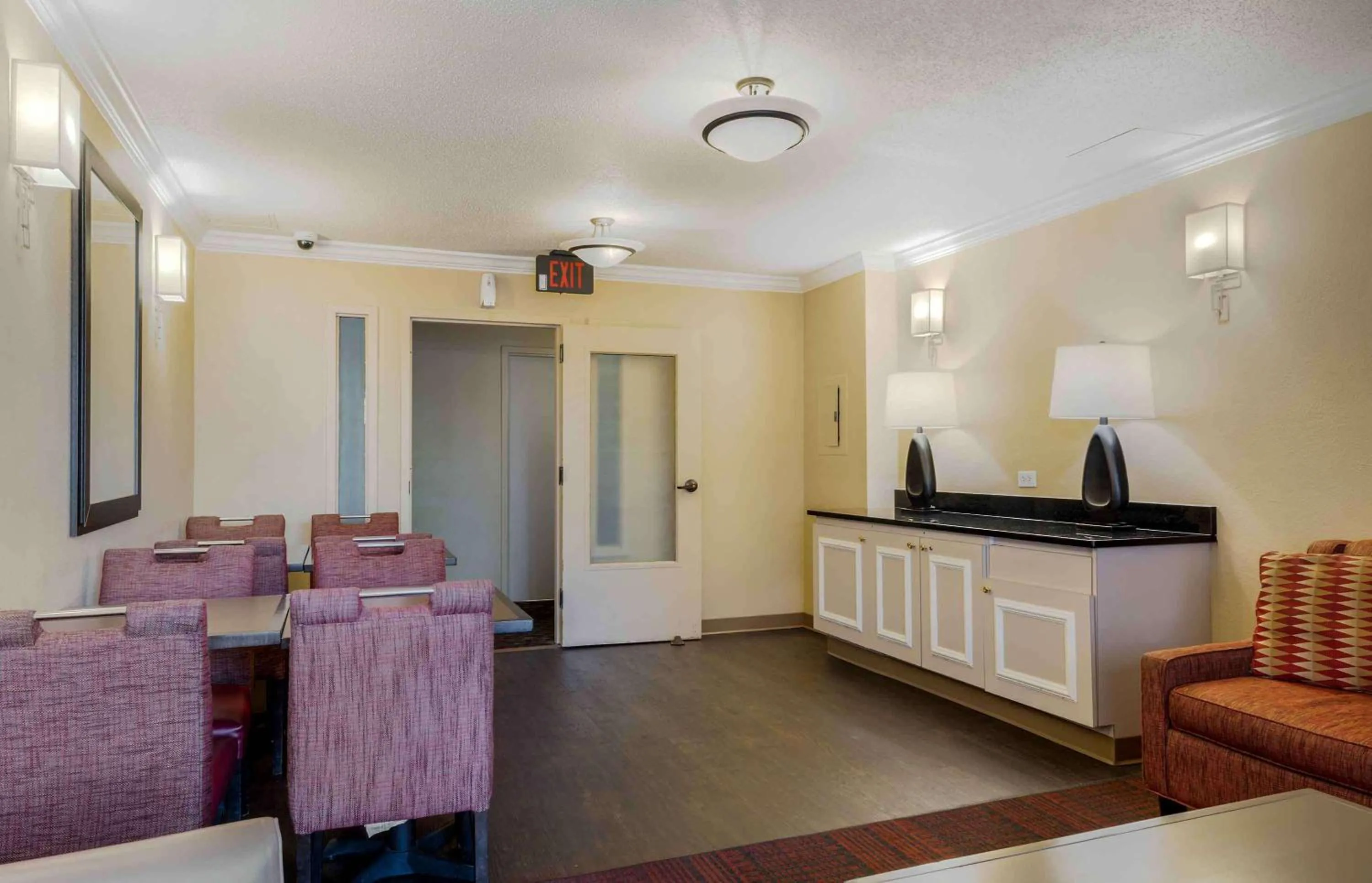 Breakfast in Extended Stay America Suites - Boston - Waltham - 52 4th Ave