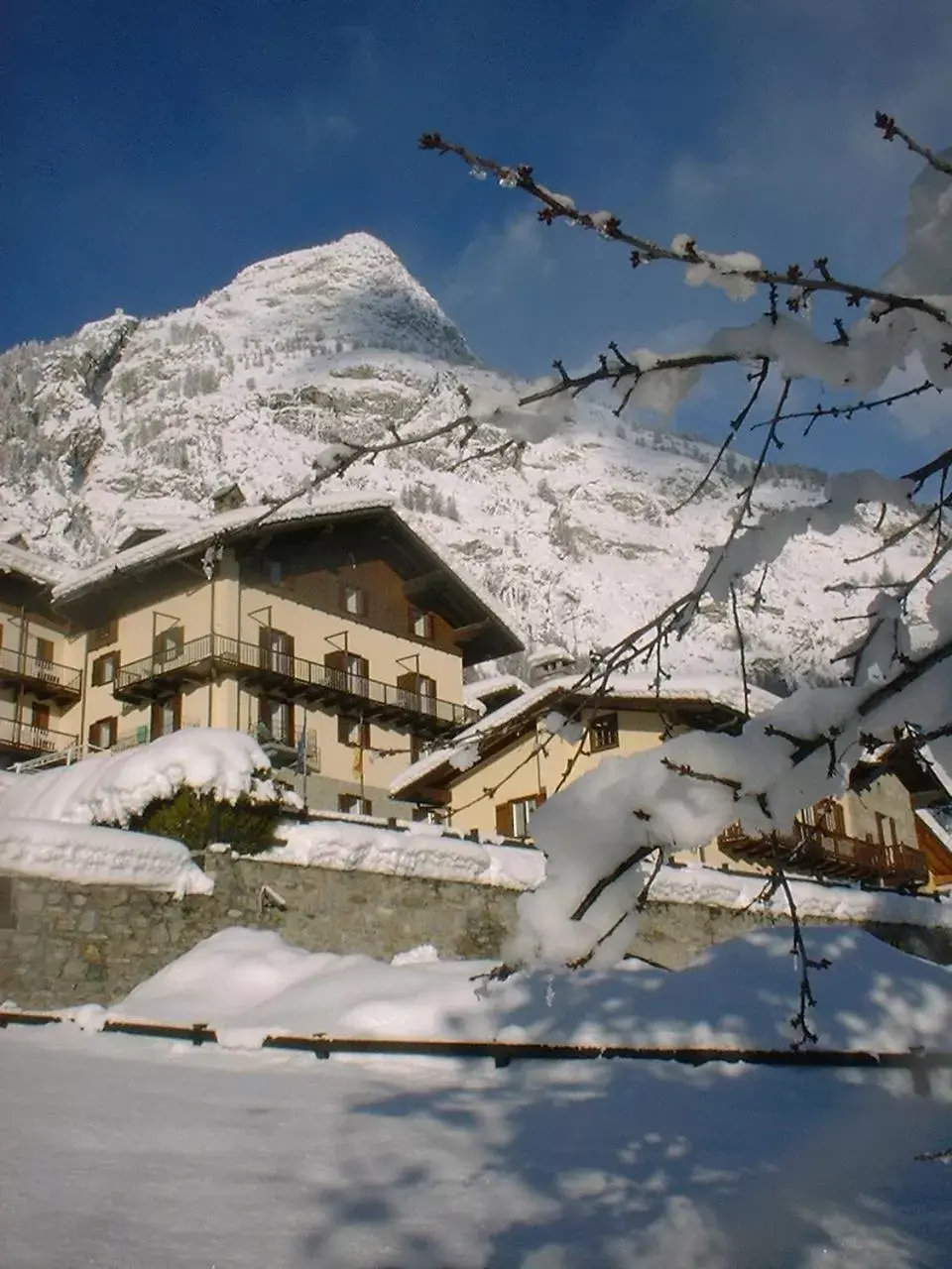 Property building, Winter in Hotel Ottoz Meublé