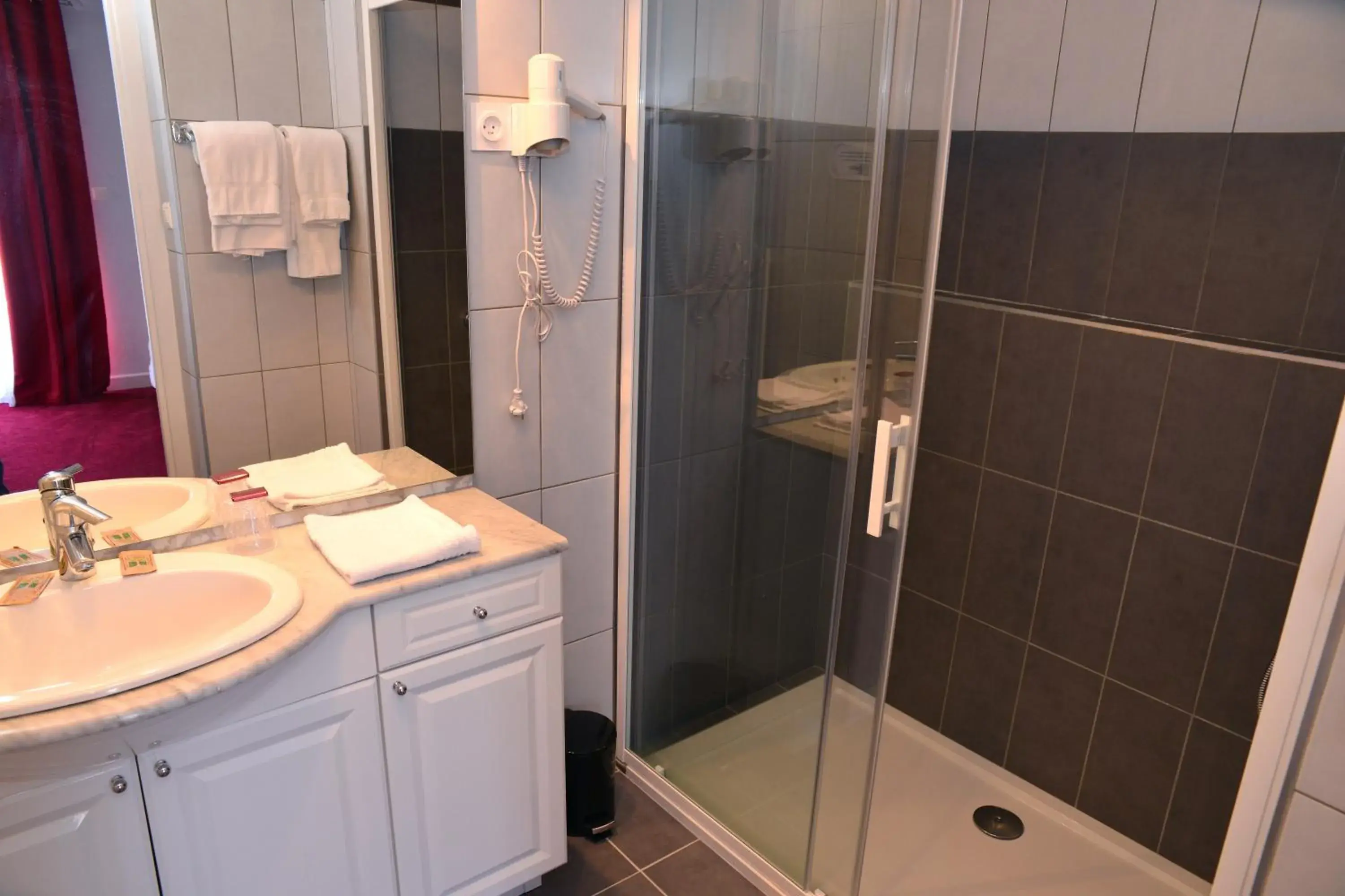 Bathroom in Hôtel Le Square